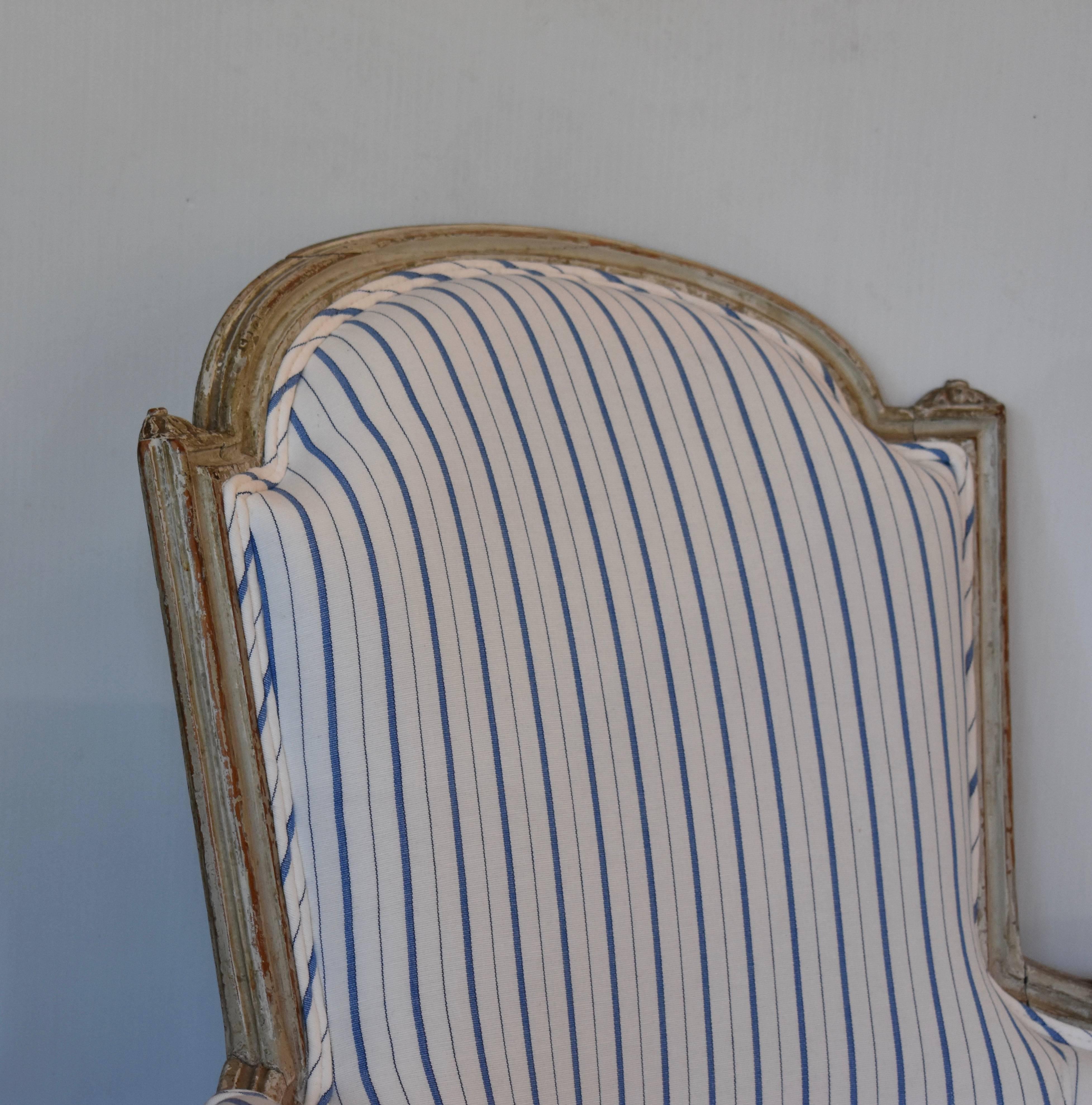 Early 19th Century Painted French Bergere For Sale 4