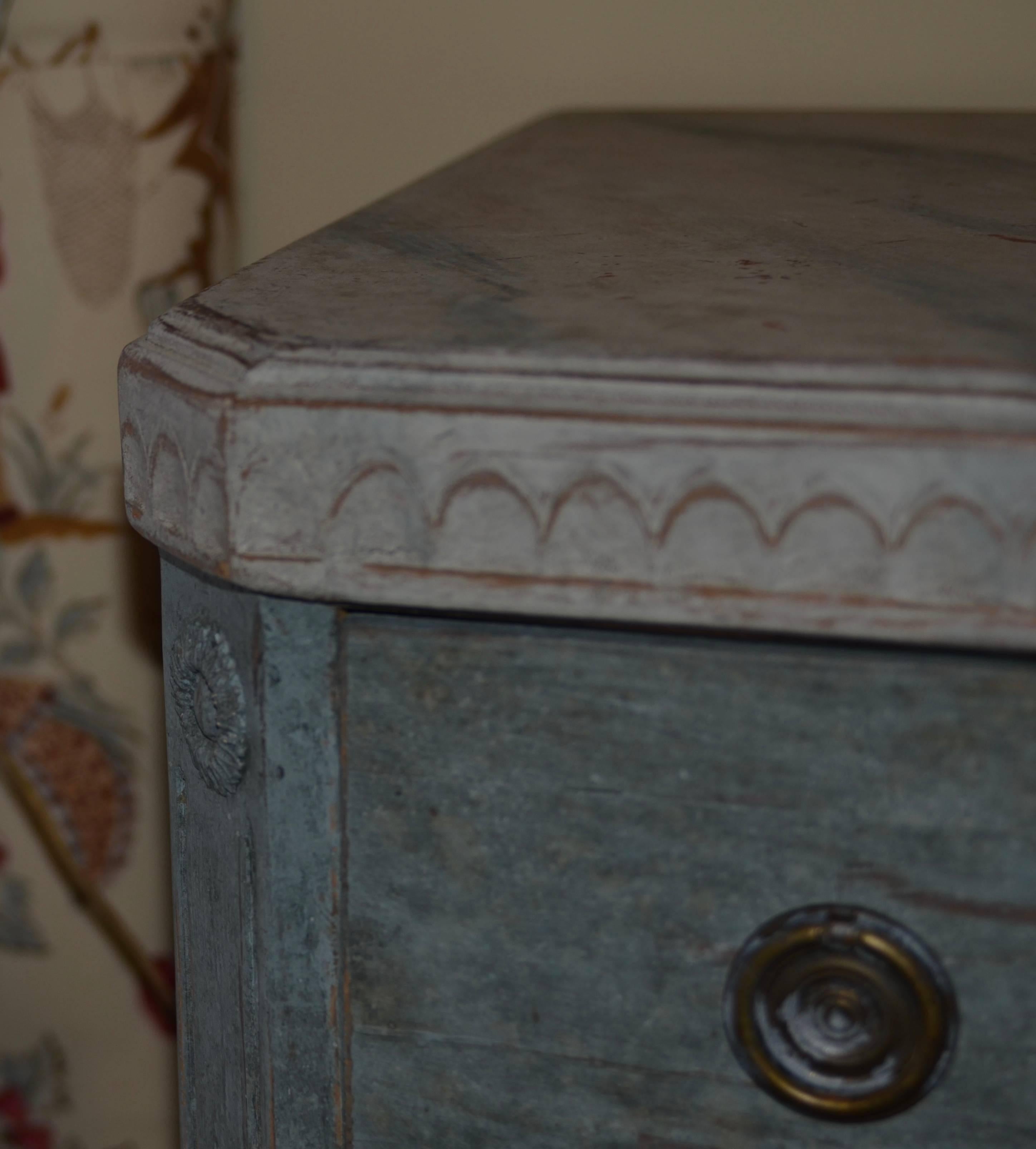 Pair of 19th Century Swedish Gustavian Painted Chests For Sale 1