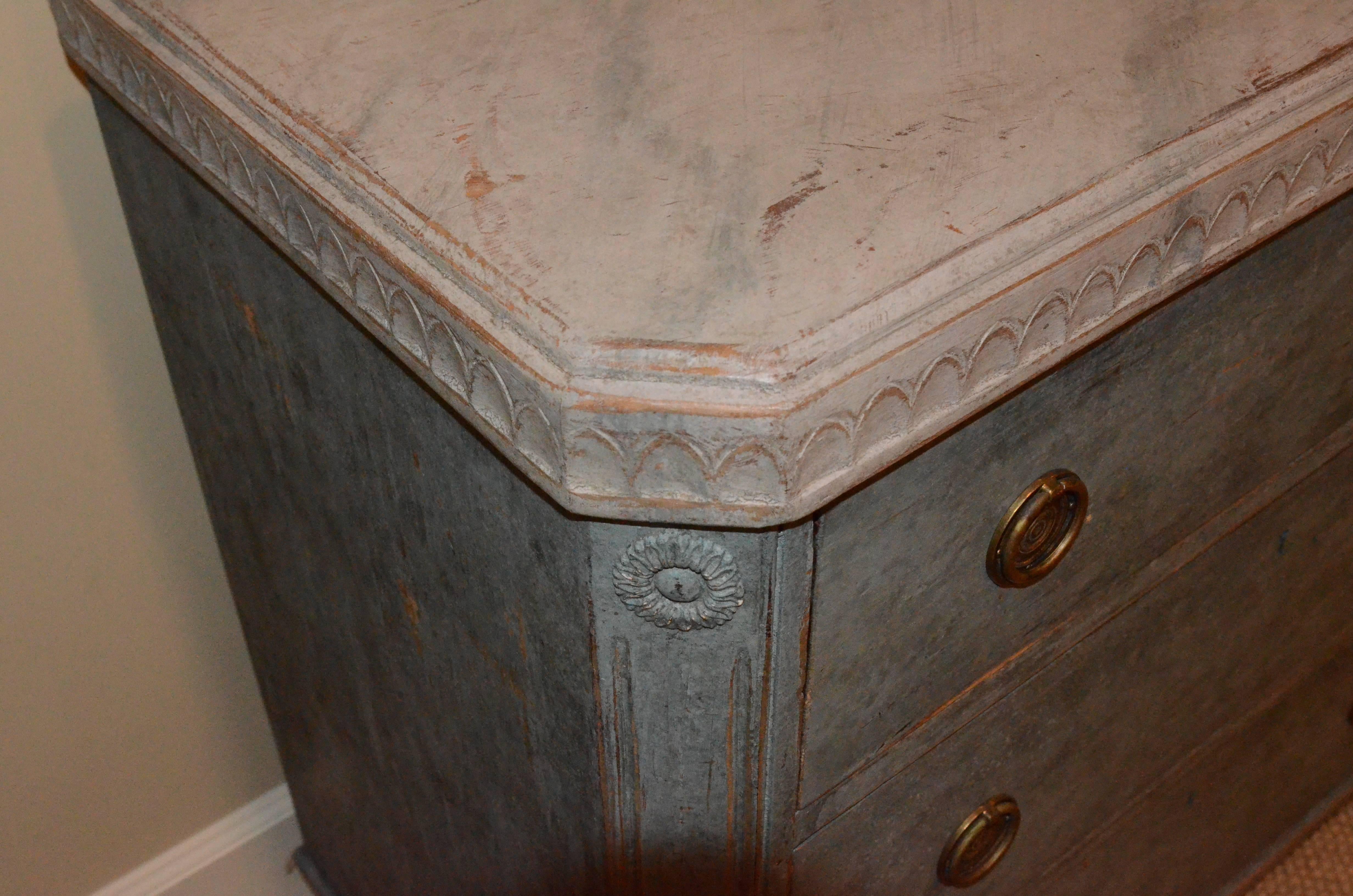 Pair of 19th Century Swedish Gustavian Painted Chests For Sale 7