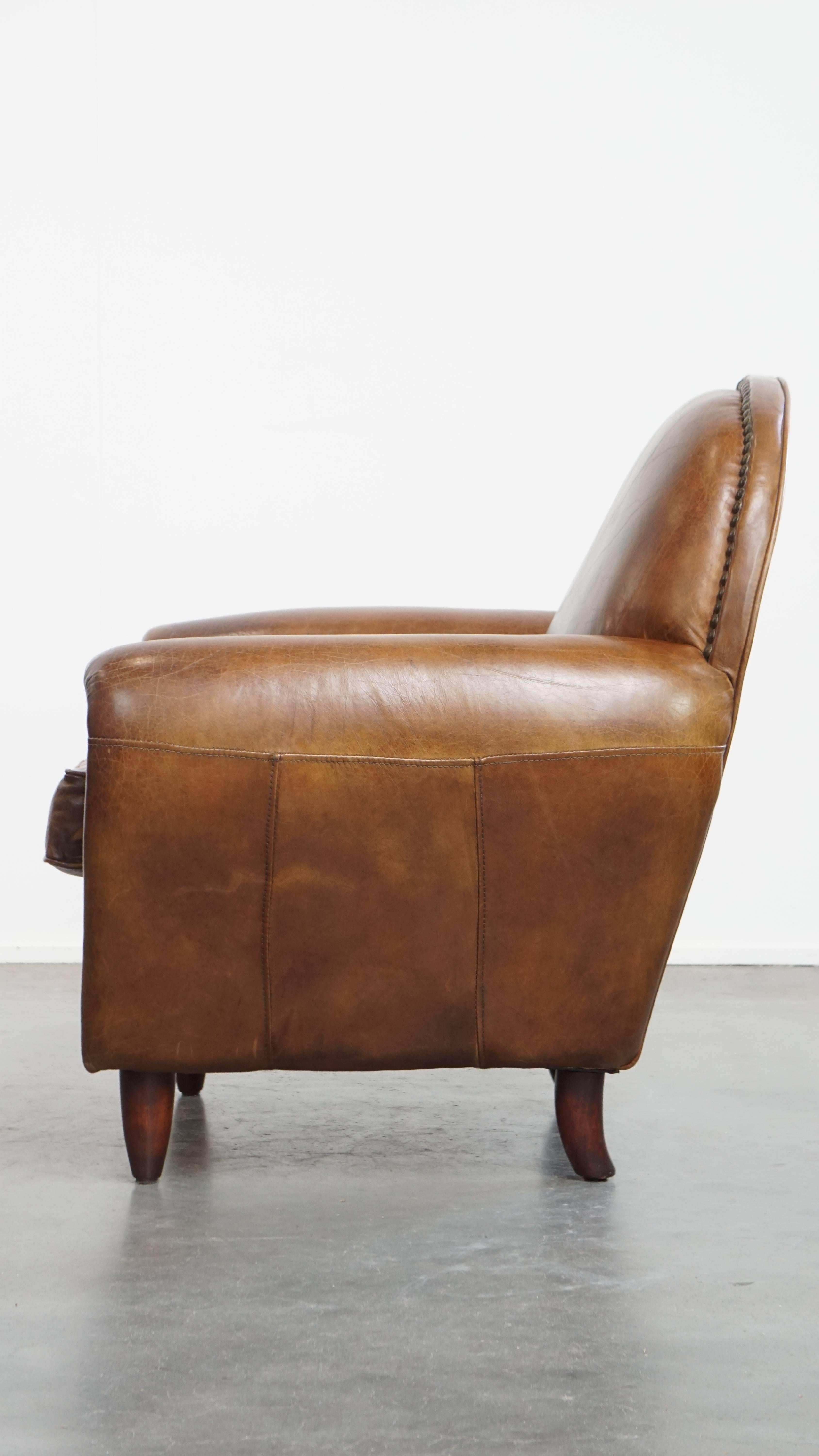 Fauteuil en cuir de vachette aux formes arrondies Bon état - En vente à Harderwijk, NL