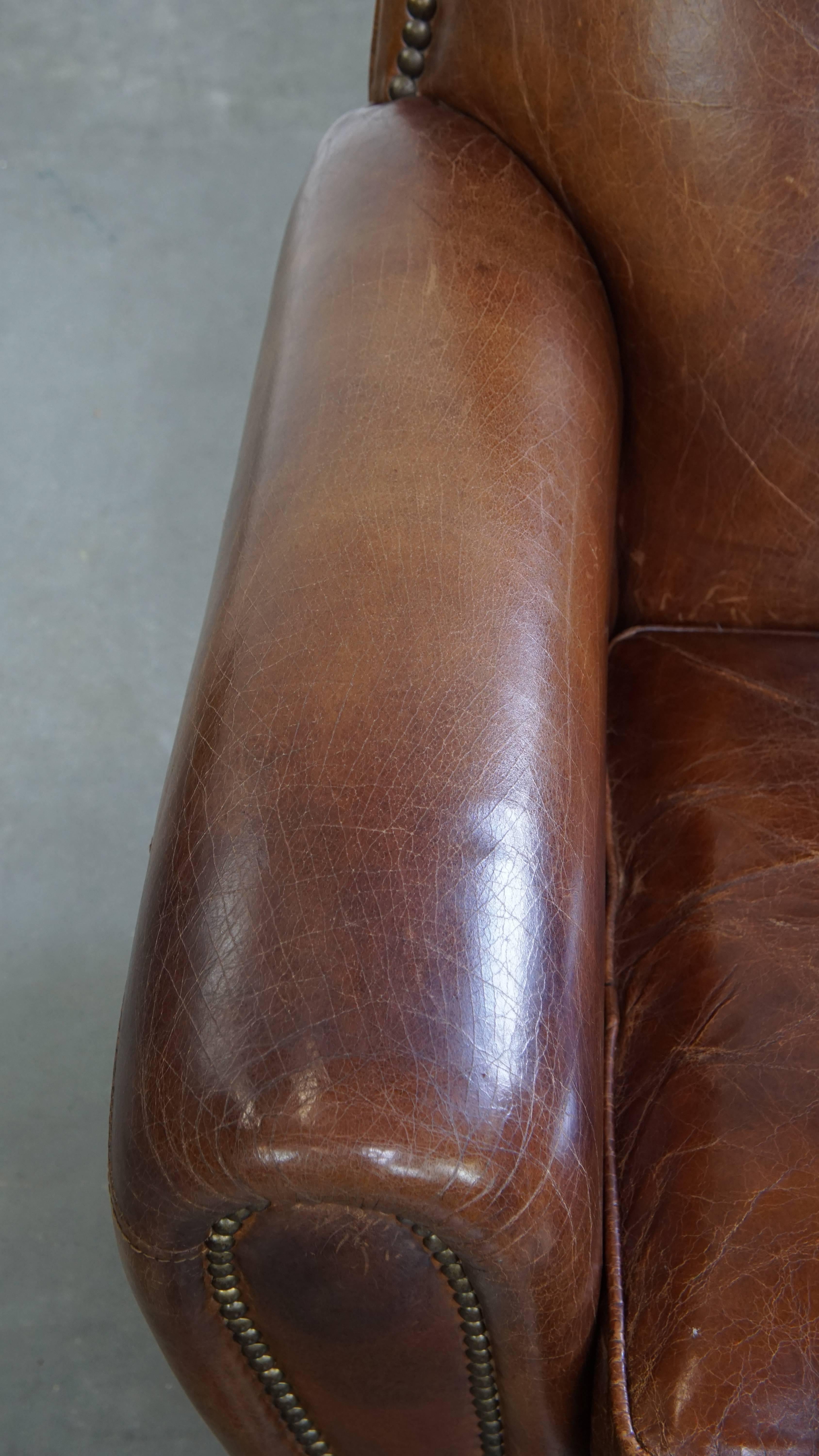 Cuir de vache Fauteuil en cuir de vachette aux formes arrondies en vente