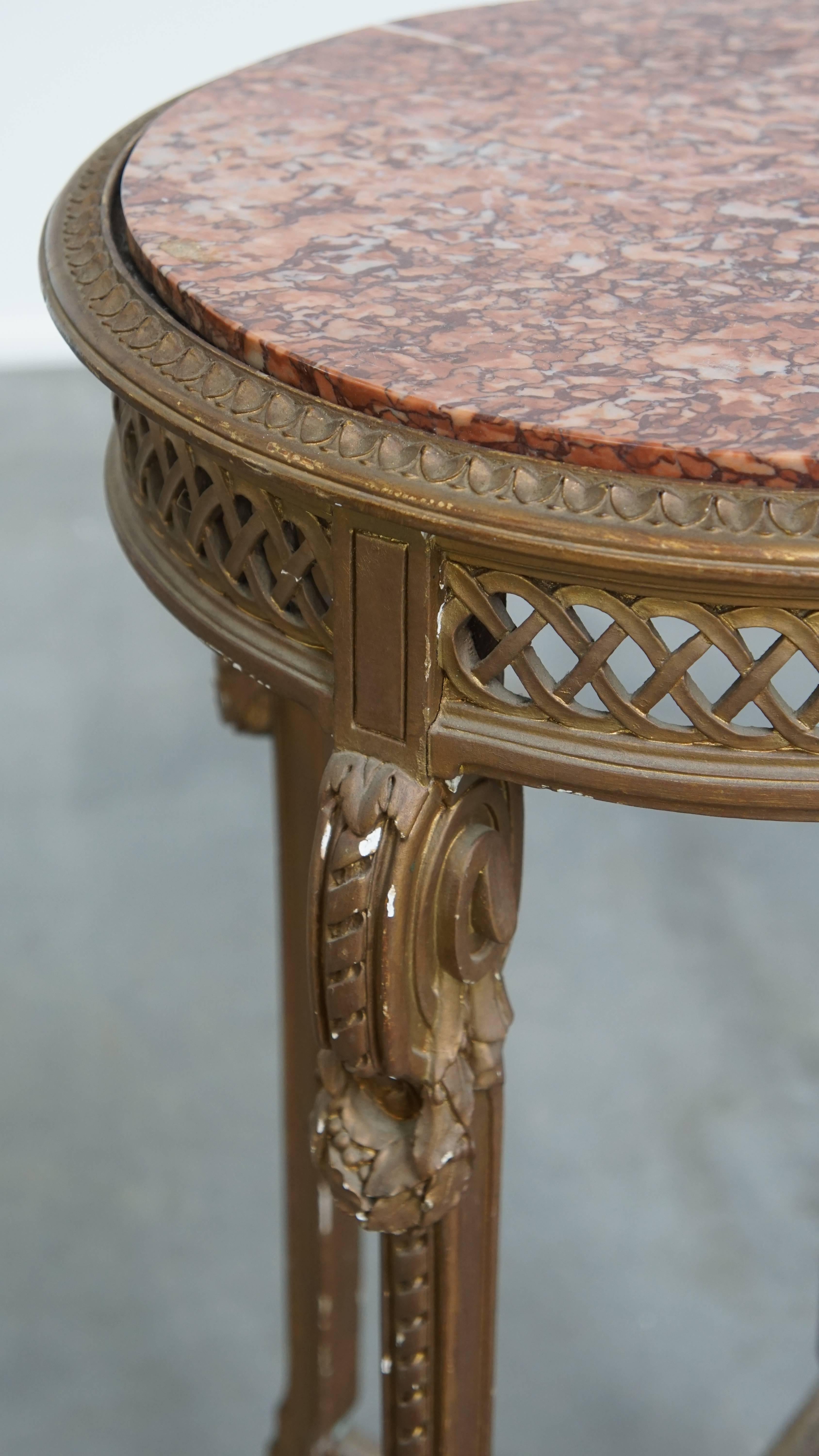 Table d'appoint Antique French avec cadre en bois doré et plateau en marbre État moyen - En vente à Harderwijk, NL