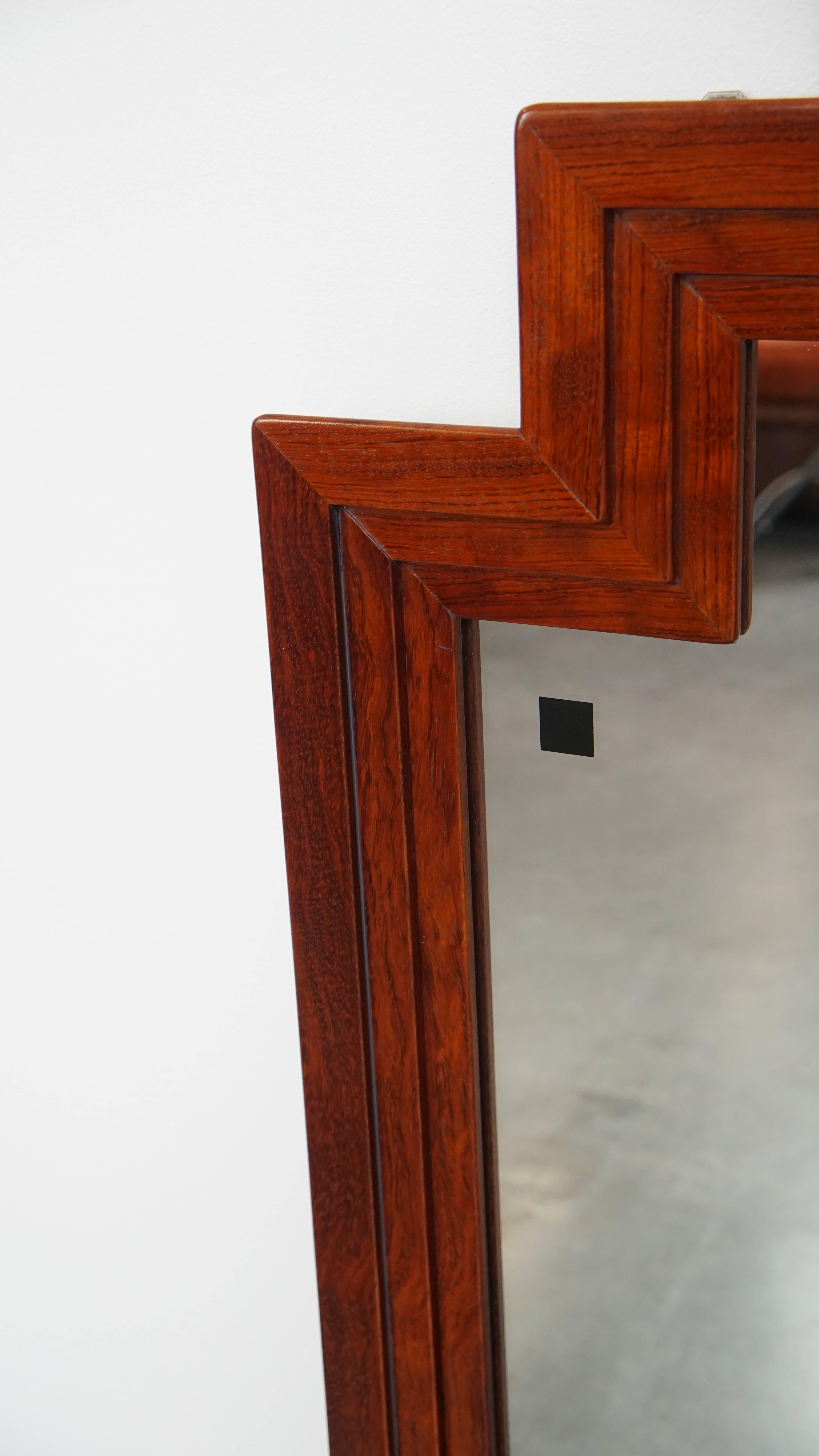 This large and impressive Art Deco design mirror by the Dutch top brand Schuitema comes from the Decoforma series. Schuitema is known for its quality and beautiful remarkable details. This mirror can be easily hung in both a classic and modern