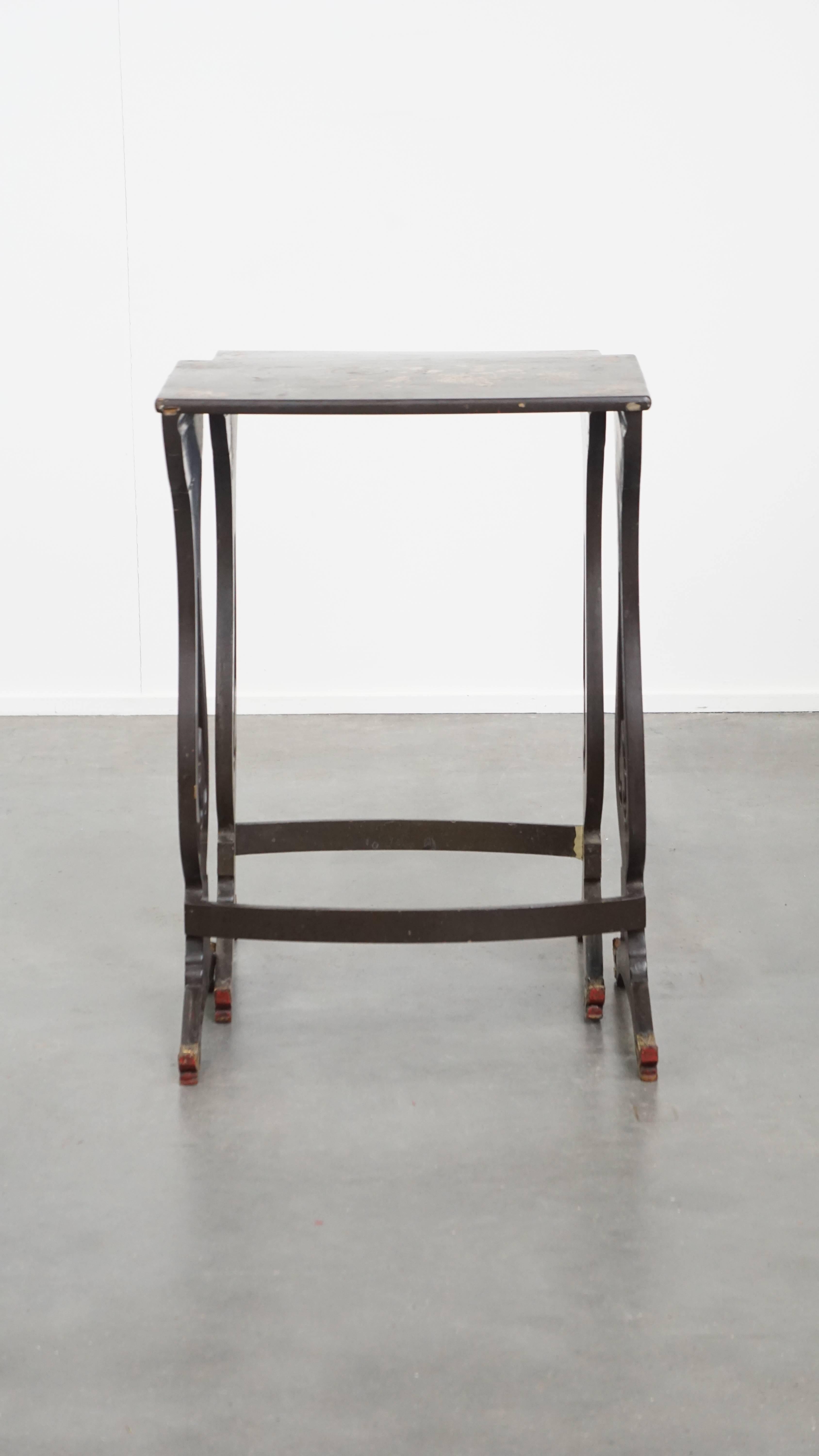Hand-Crafted Set of 2 vintage Japanese lacquered side tables For Sale