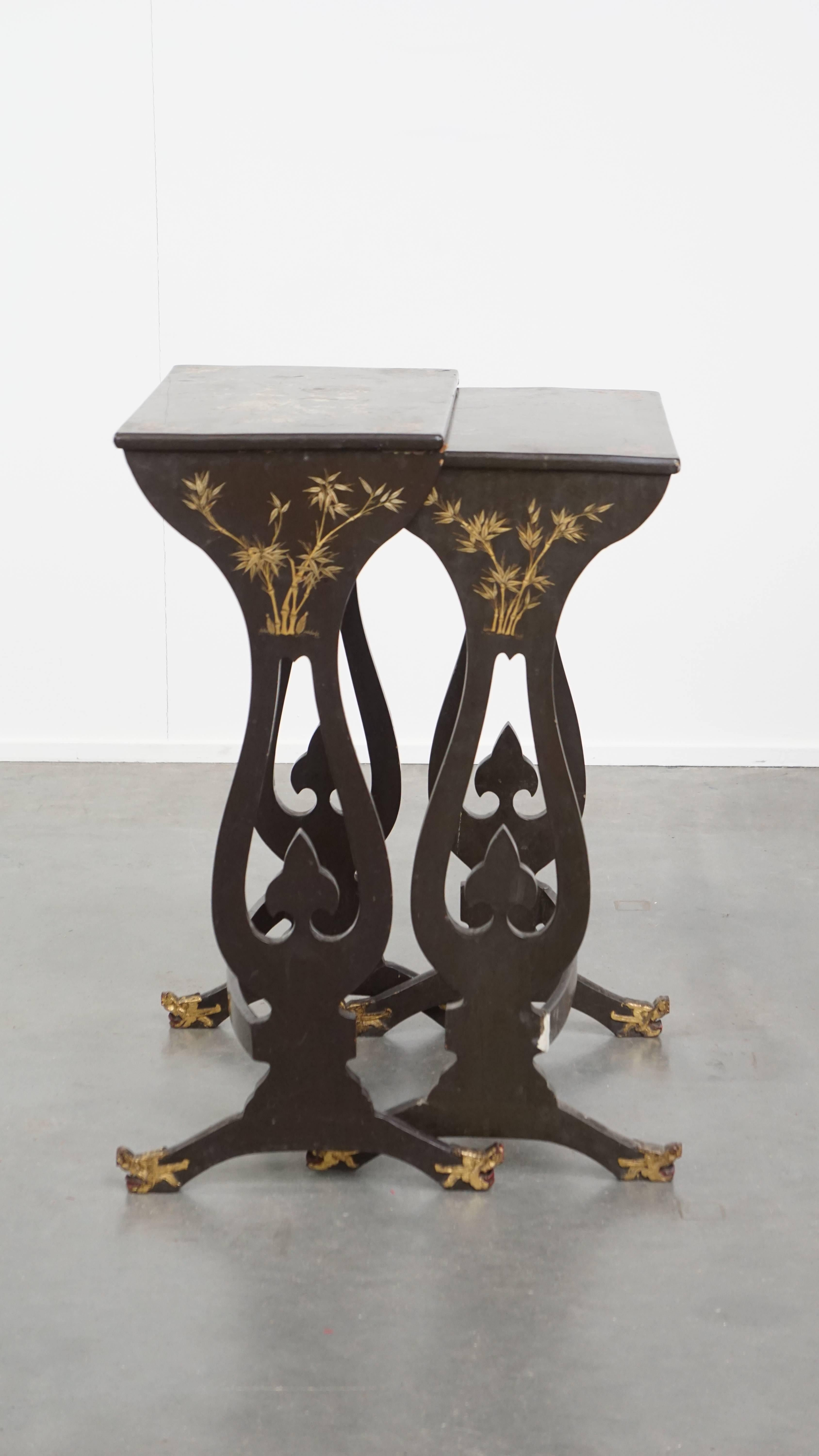 Classical Roman Set of 2 vintage Japanese lacquered side tables For Sale