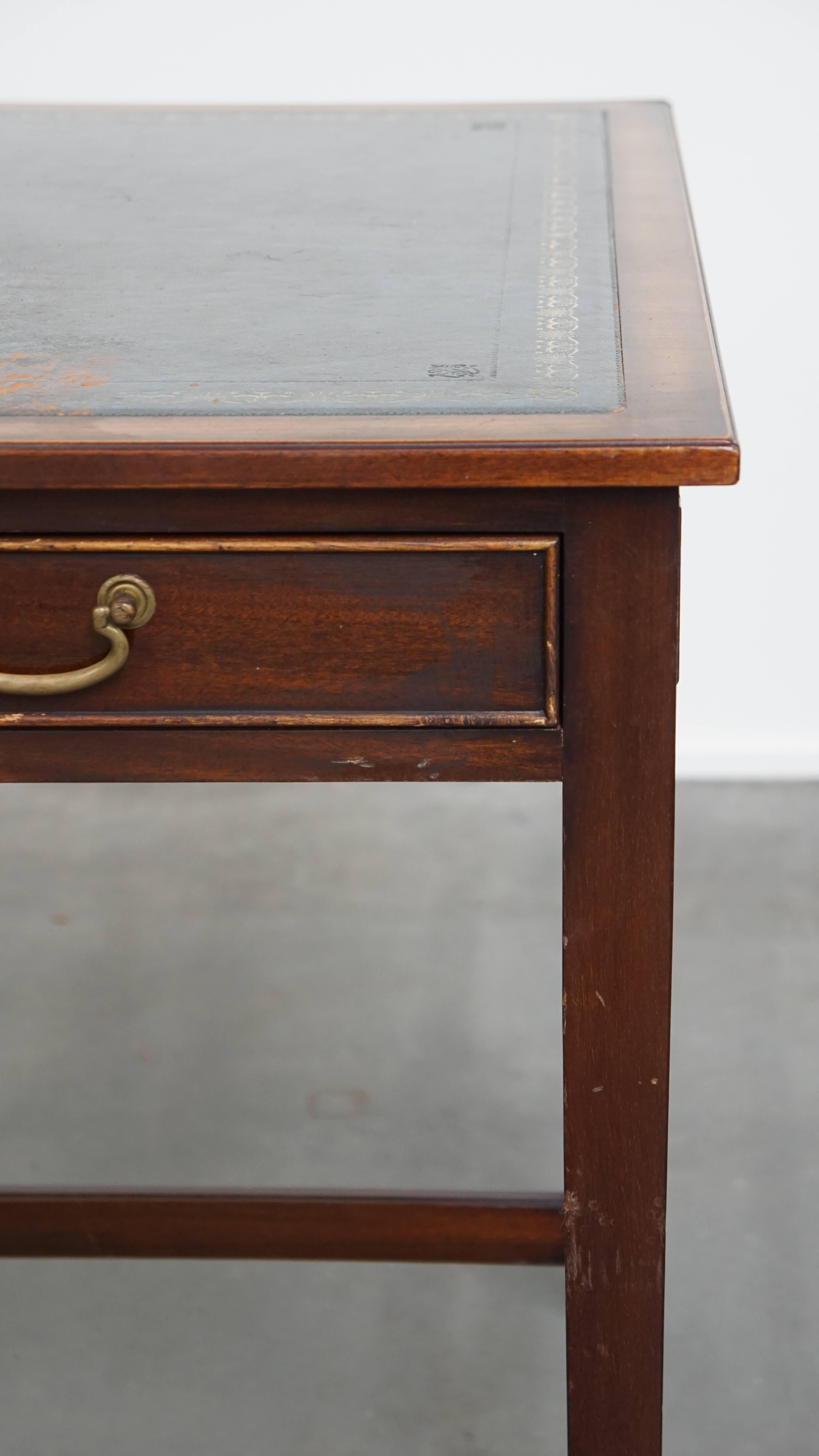 Writing desk/desk on wheels in English style with a blue leather top For Sale 1