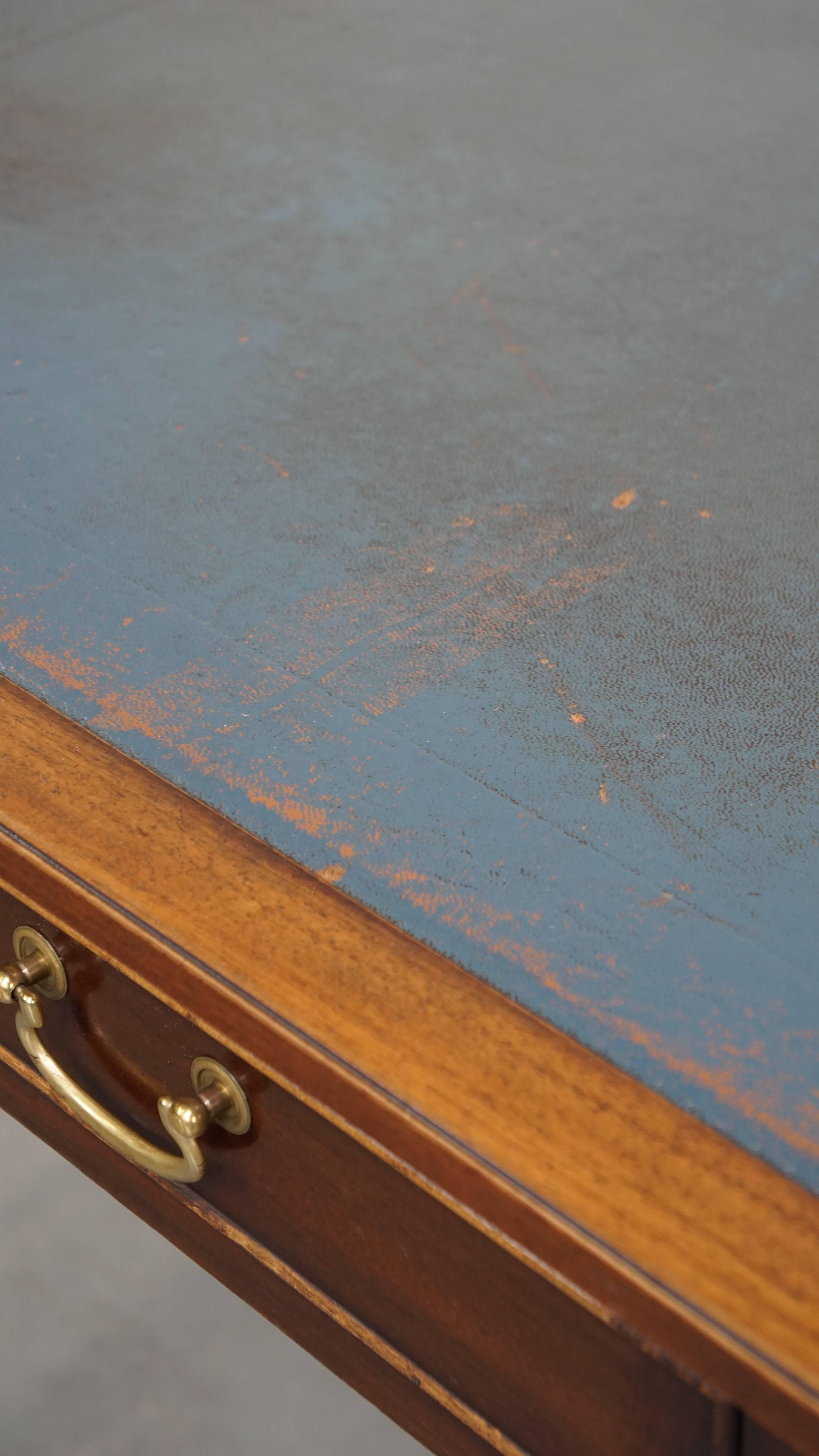 Writing desk/desk on wheels in English style with a blue leather top For Sale 4