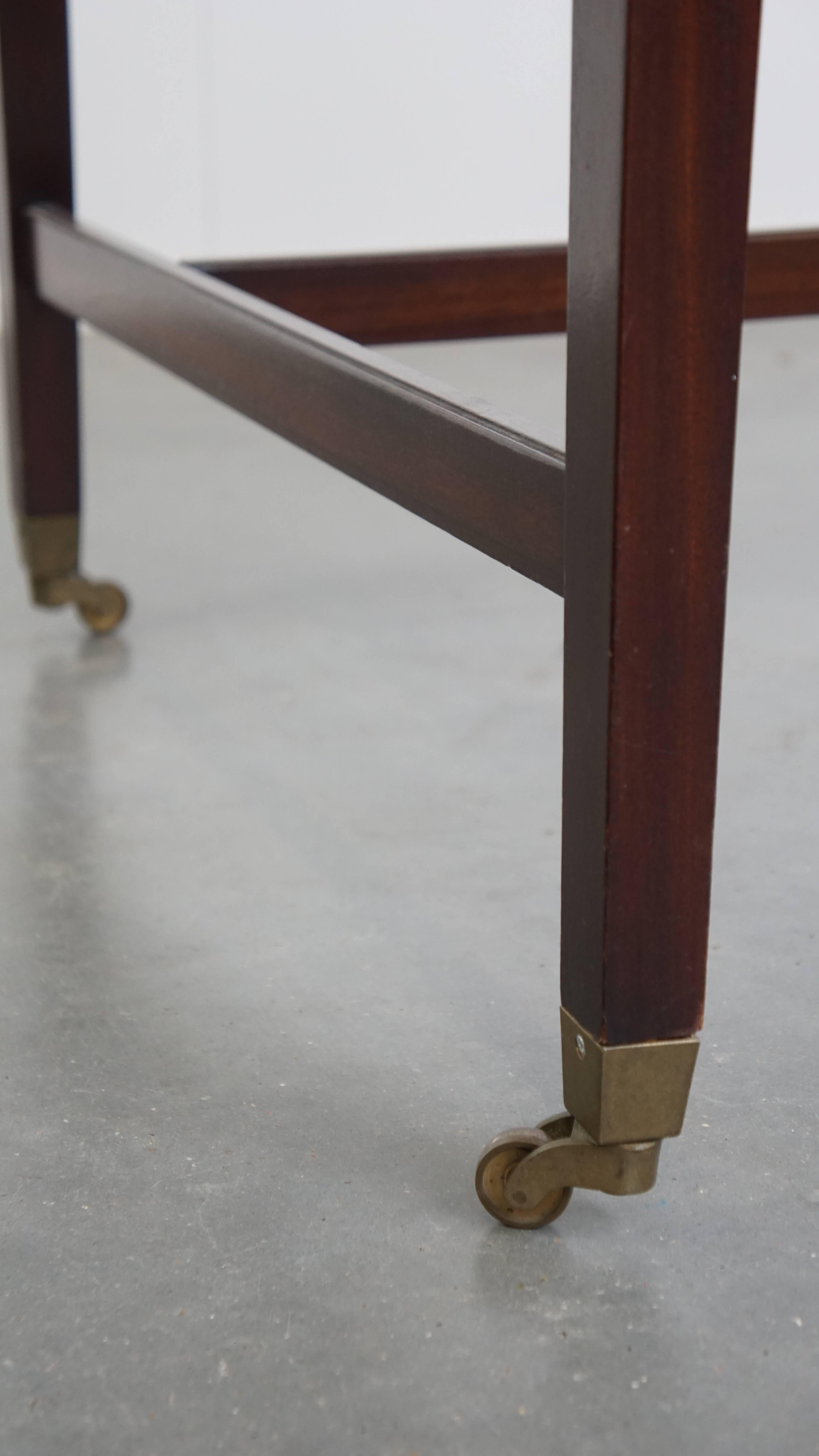 Writing desk/desk on wheels in English style with a blue leather top For Sale 5