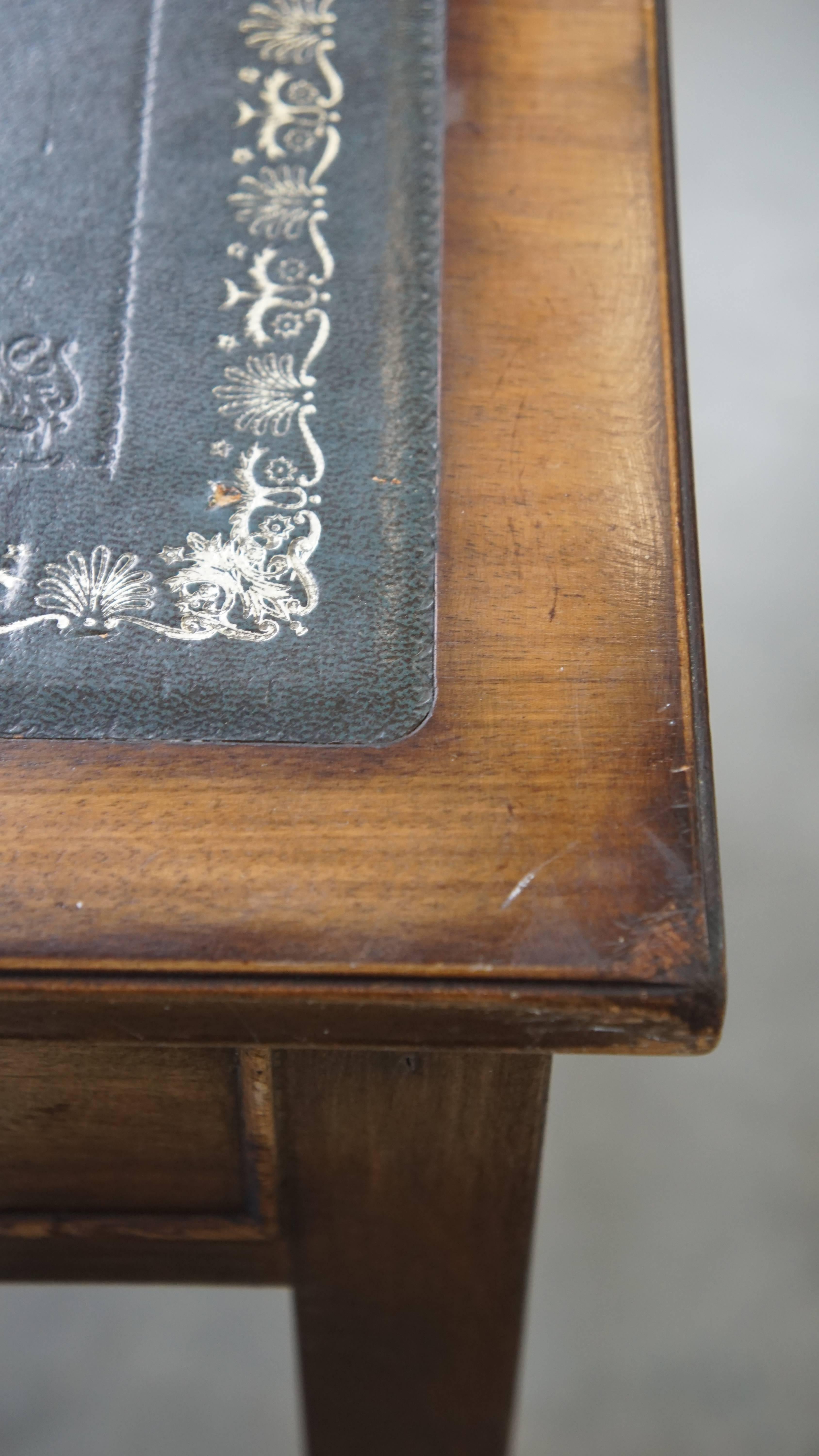 Writing desk/desk on wheels in English style with a blue leather top For Sale 7