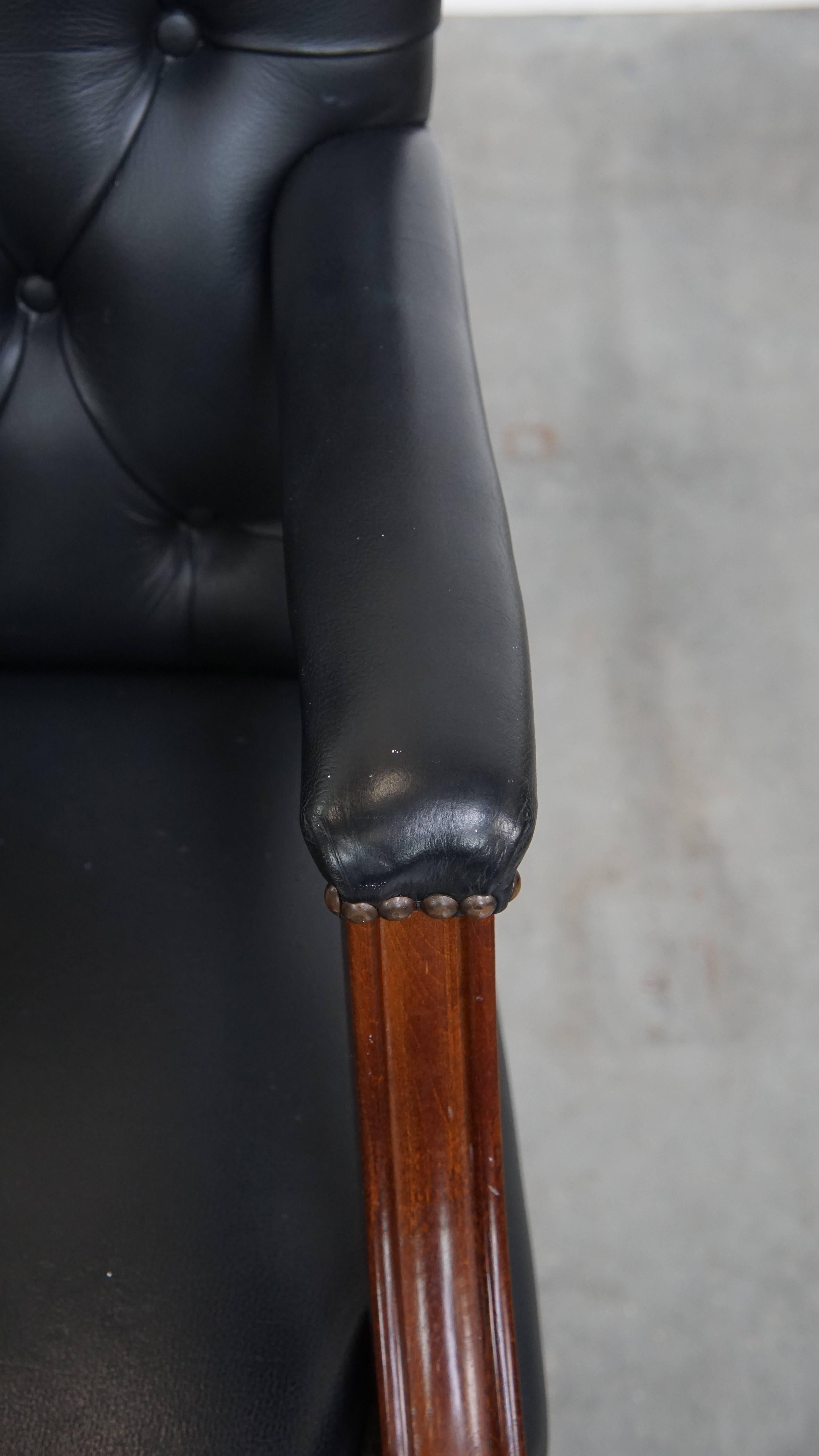 Dunkelblau/schwarzes Rindsleder Chesterfield Bürostuhl auf Rollen im Angebot 2