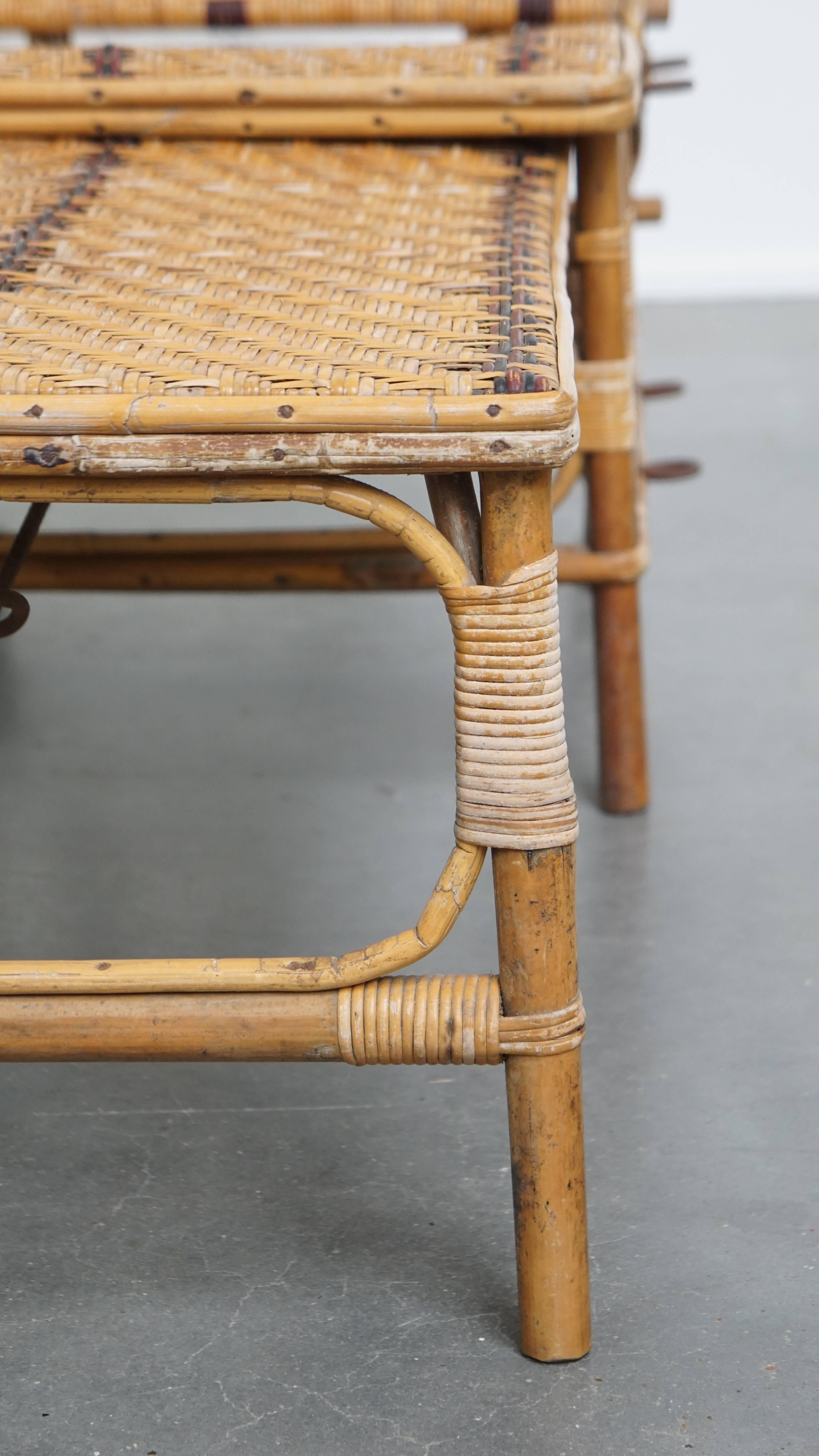 Chaise longue pliante en rotin vintage français en vente 3
