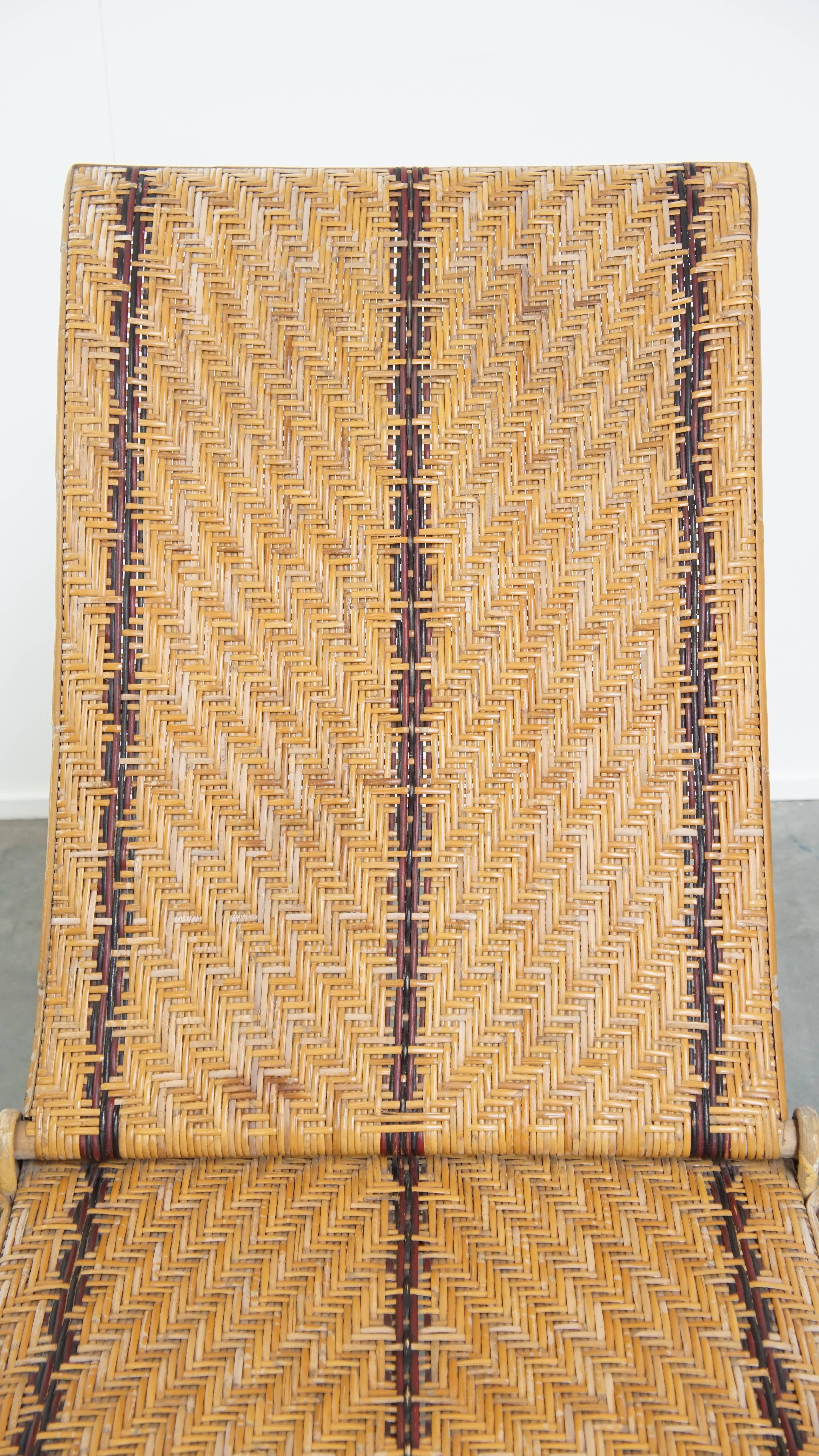 Chaise longue pliante en rotin vintage français en vente 1