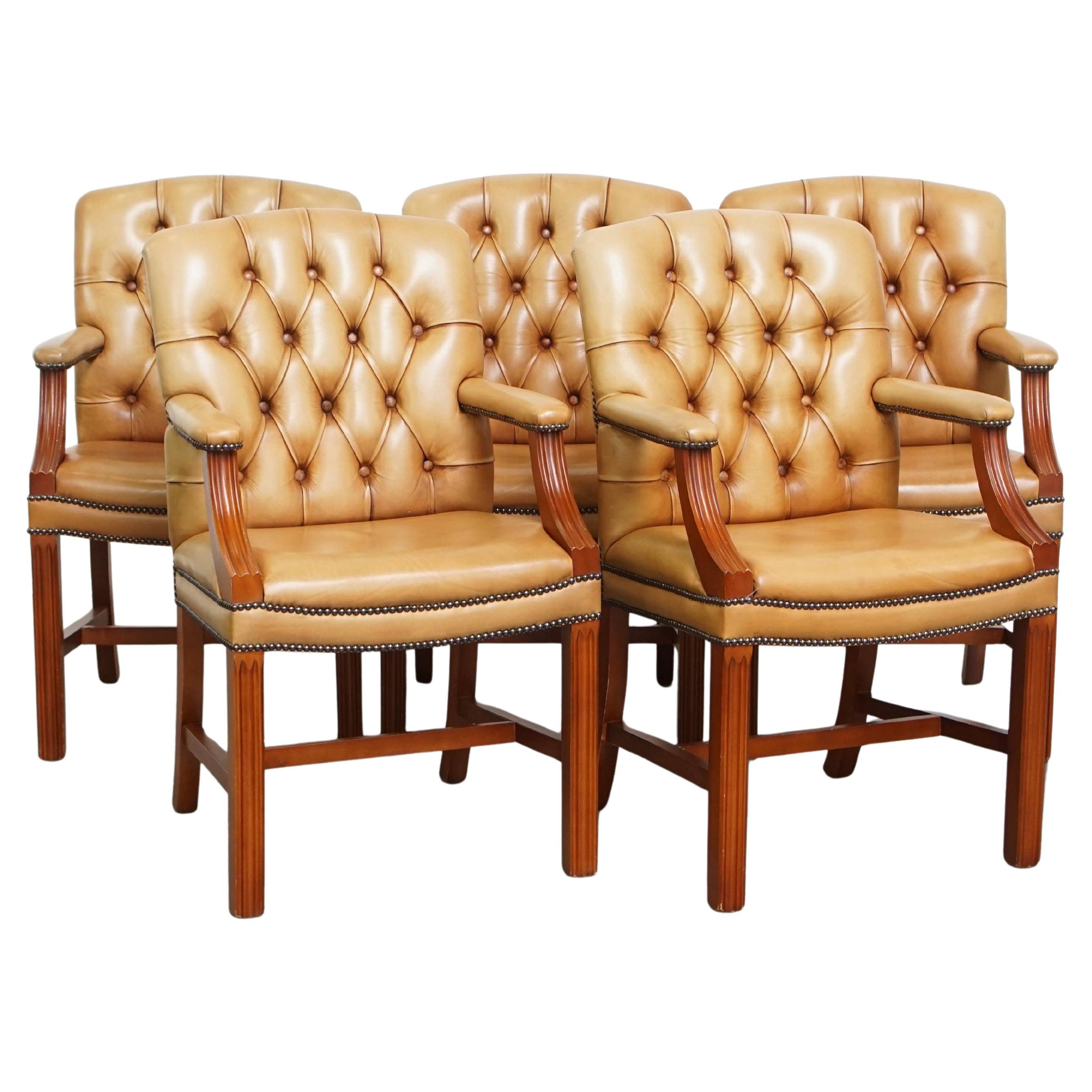 Juego de 5 Sillas de Comedor Chesterfield de Piel de Vacuno en Color Cognac Claro