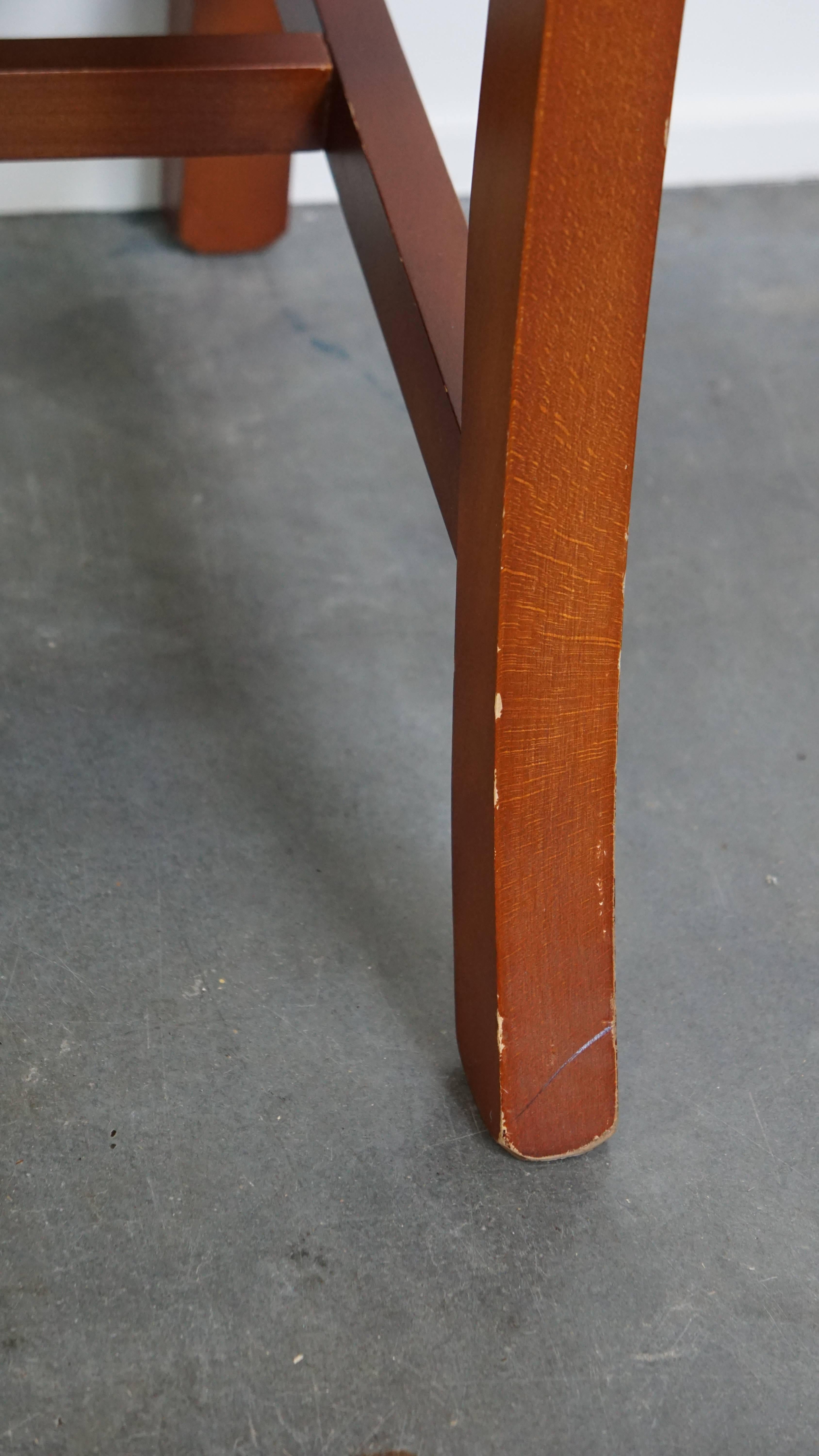 Juego de 5 Sillas de Comedor Chesterfield de Piel de Vacuno en Color Cognac Claro en venta 12