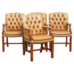 Juego de 4 sillas de comedor Chesterfield de piel de vacuno en color coñac claro