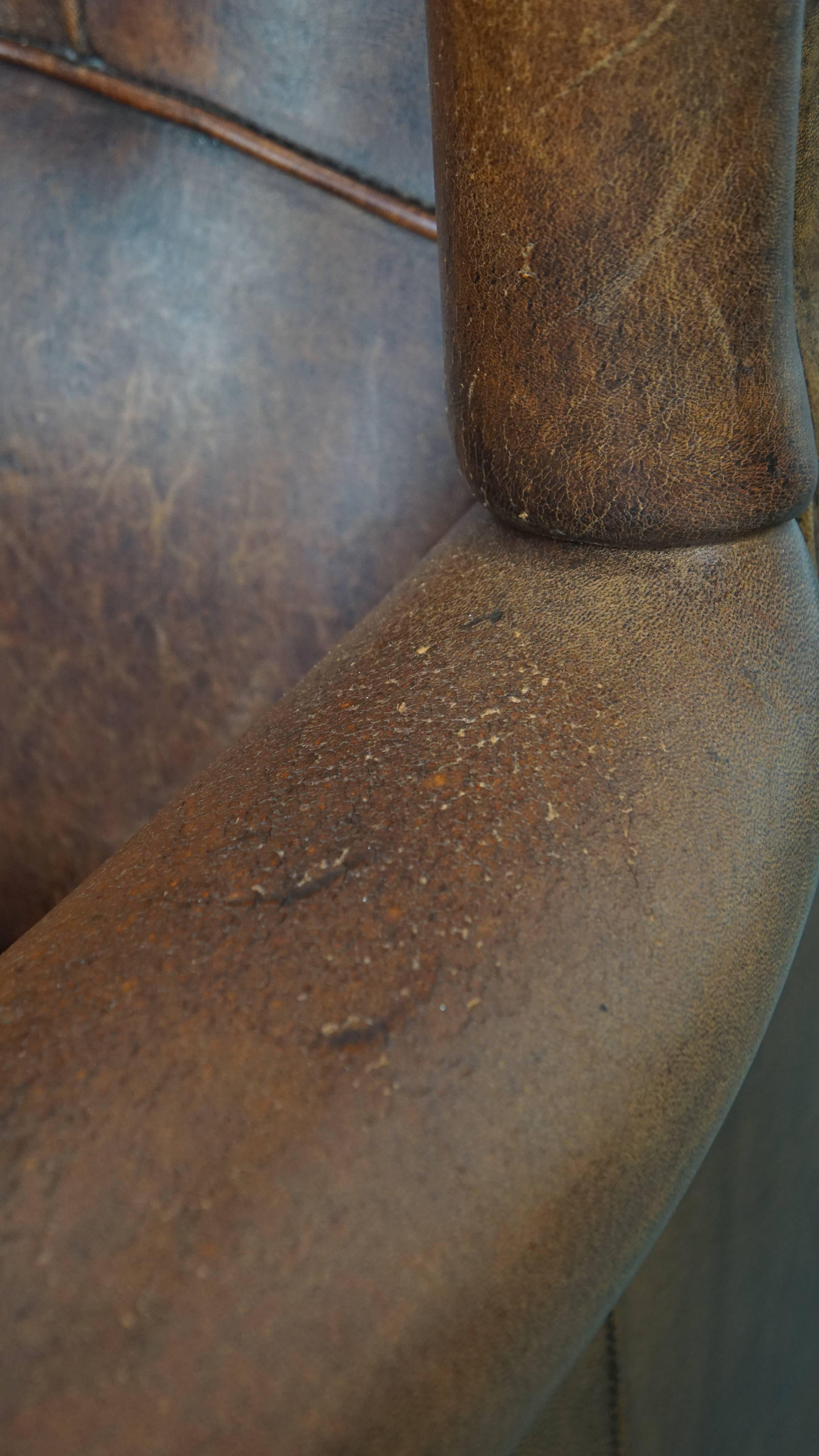 Chaise à oreilles en peau de mouton en bon état en vente 6