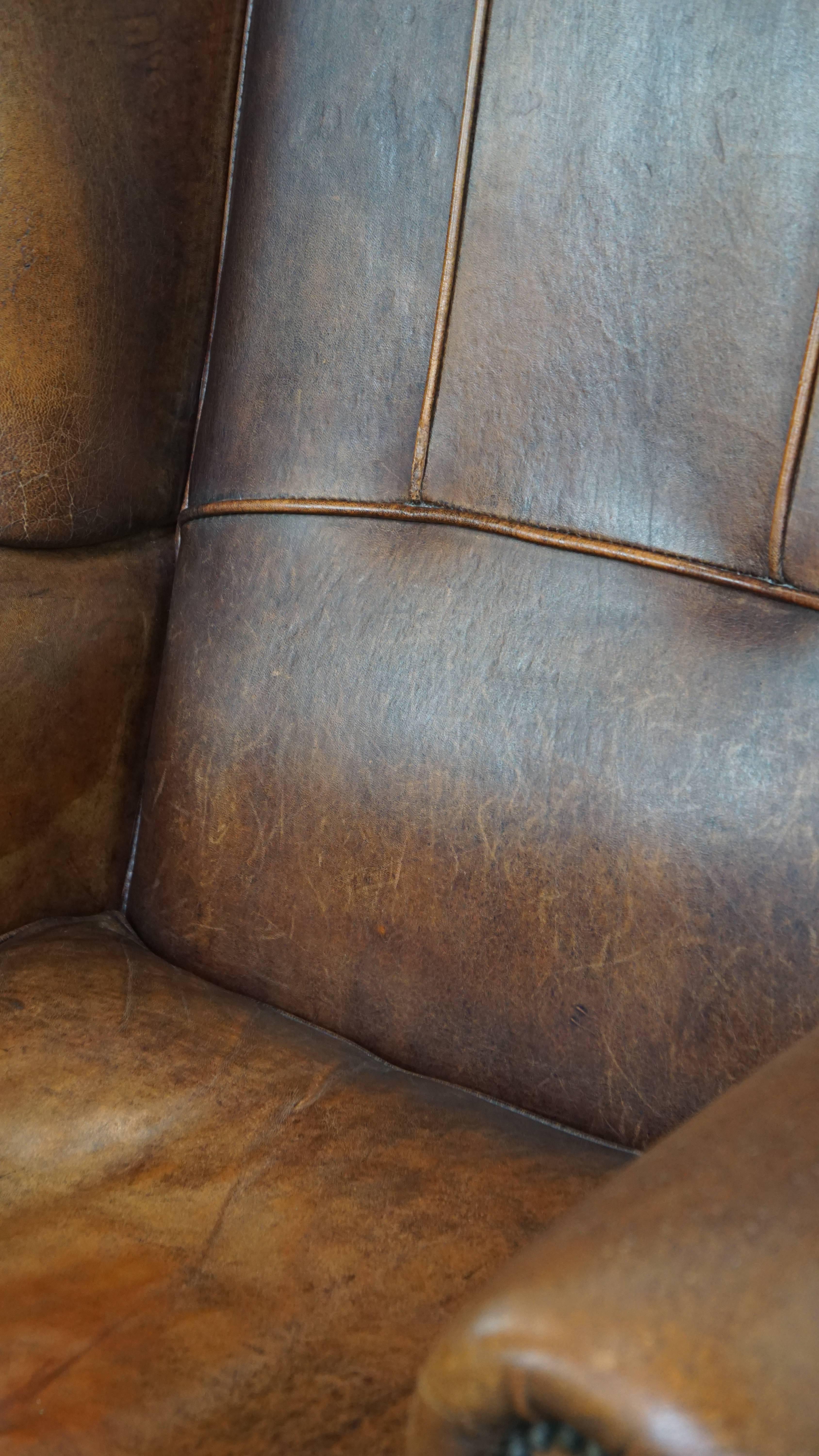 Chaise à oreilles en peau de mouton en bon état en vente 7