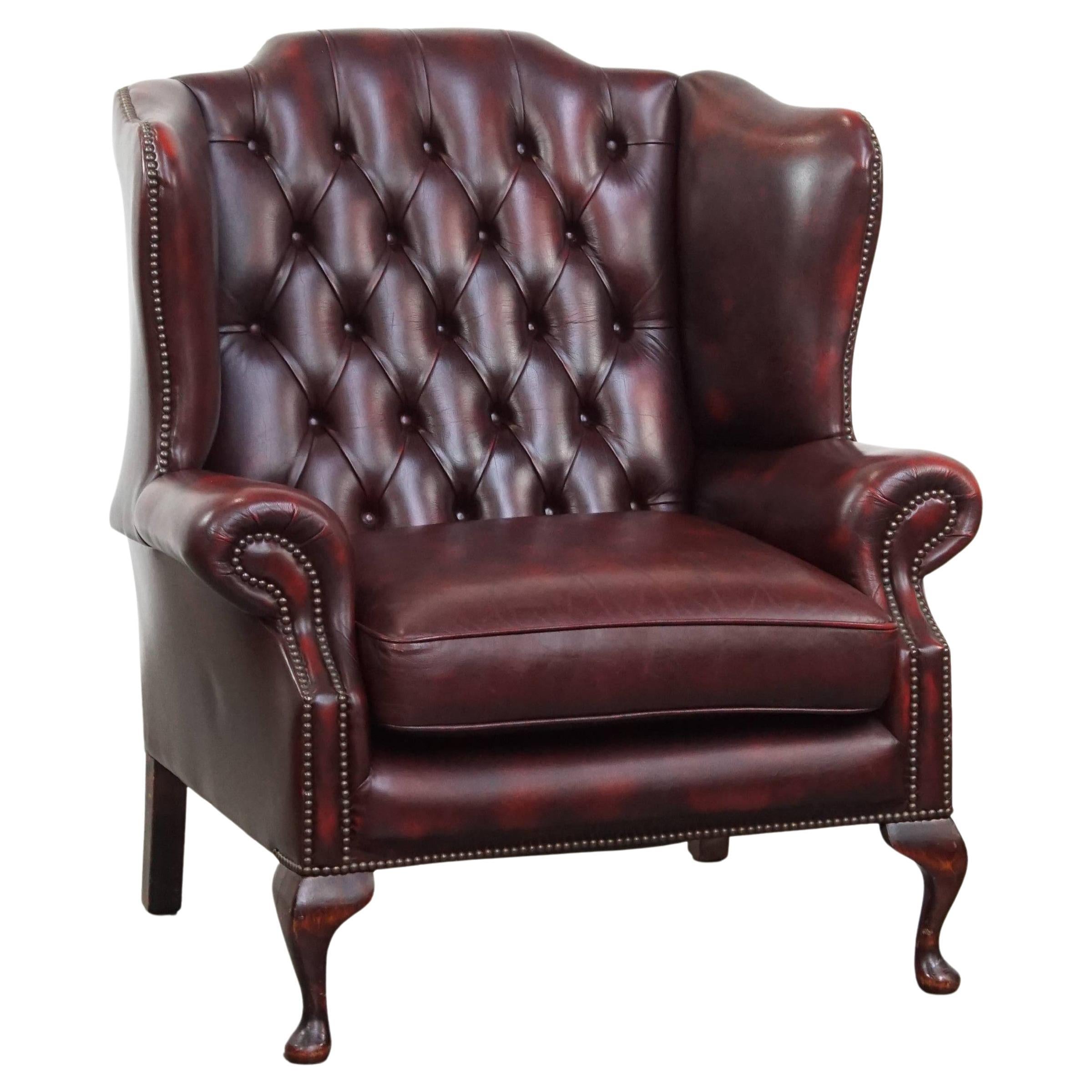 Englischer Chesterfield Ohrensessel aus rotem Rindsleder im Angebot