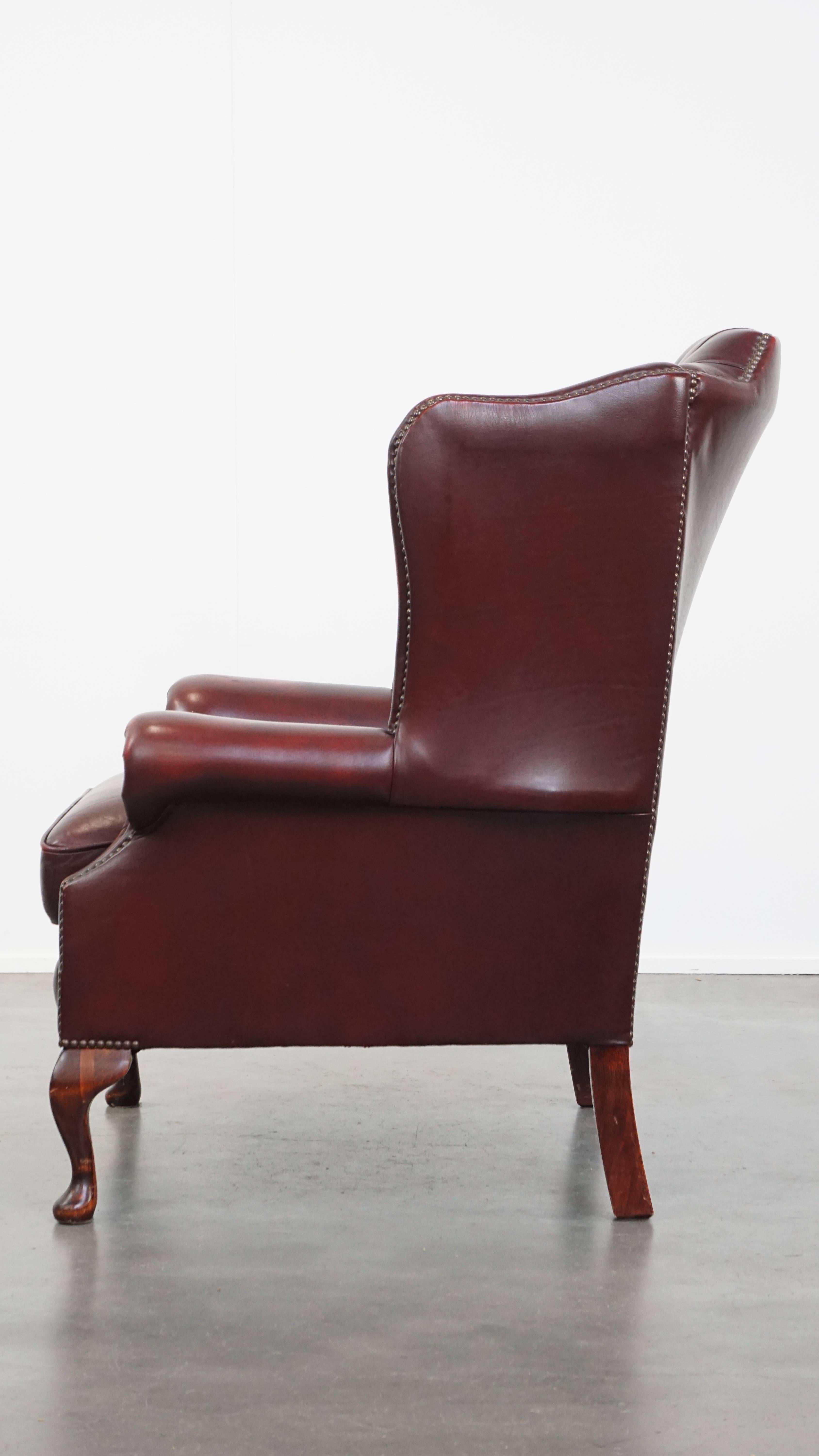 Englischer Chesterfield Ohrensessel aus rotem Rindsleder (20. Jahrhundert) im Angebot