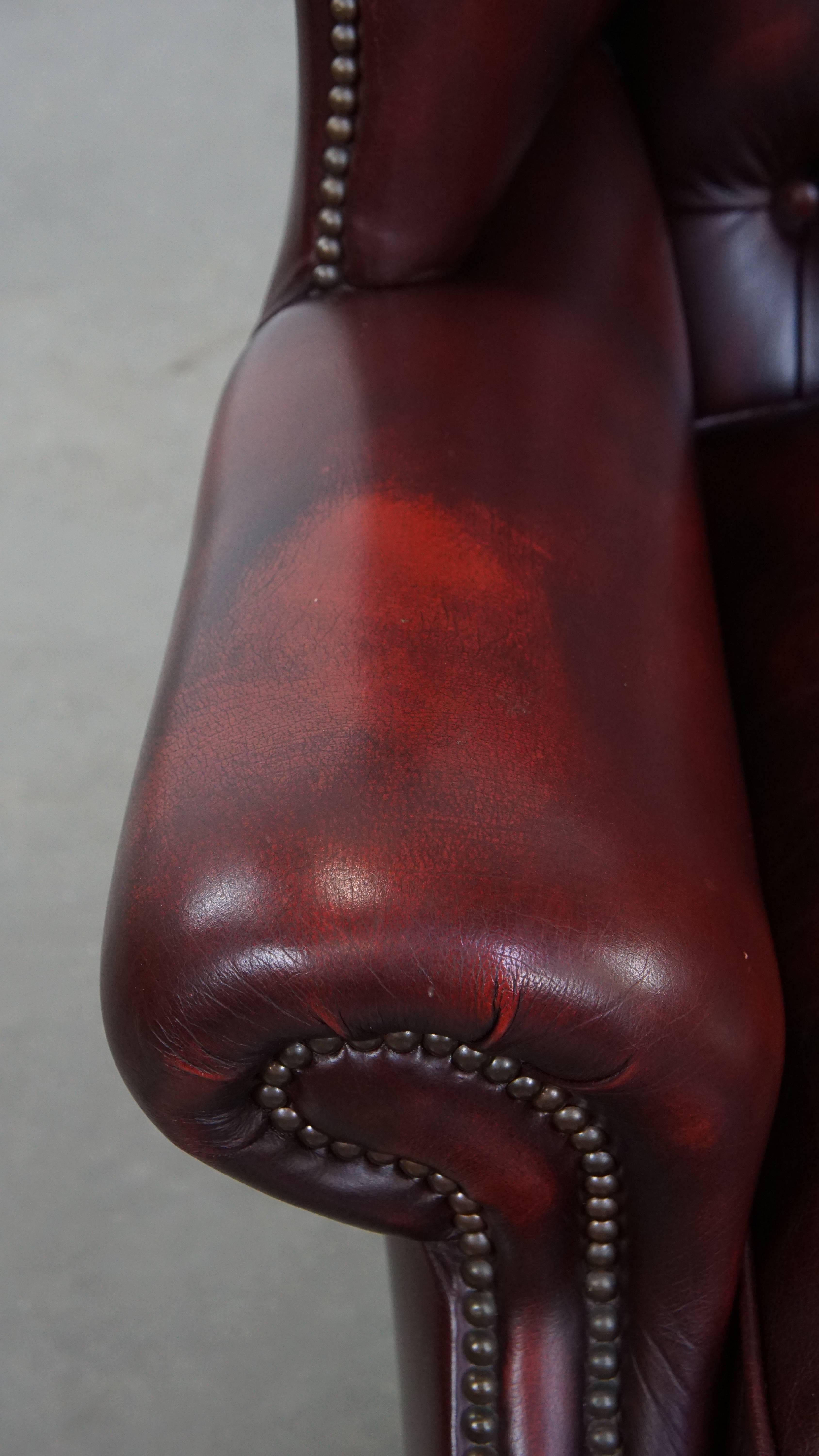Englischer Chesterfield Ohrensessel aus rotem Rindsleder im Angebot 2
