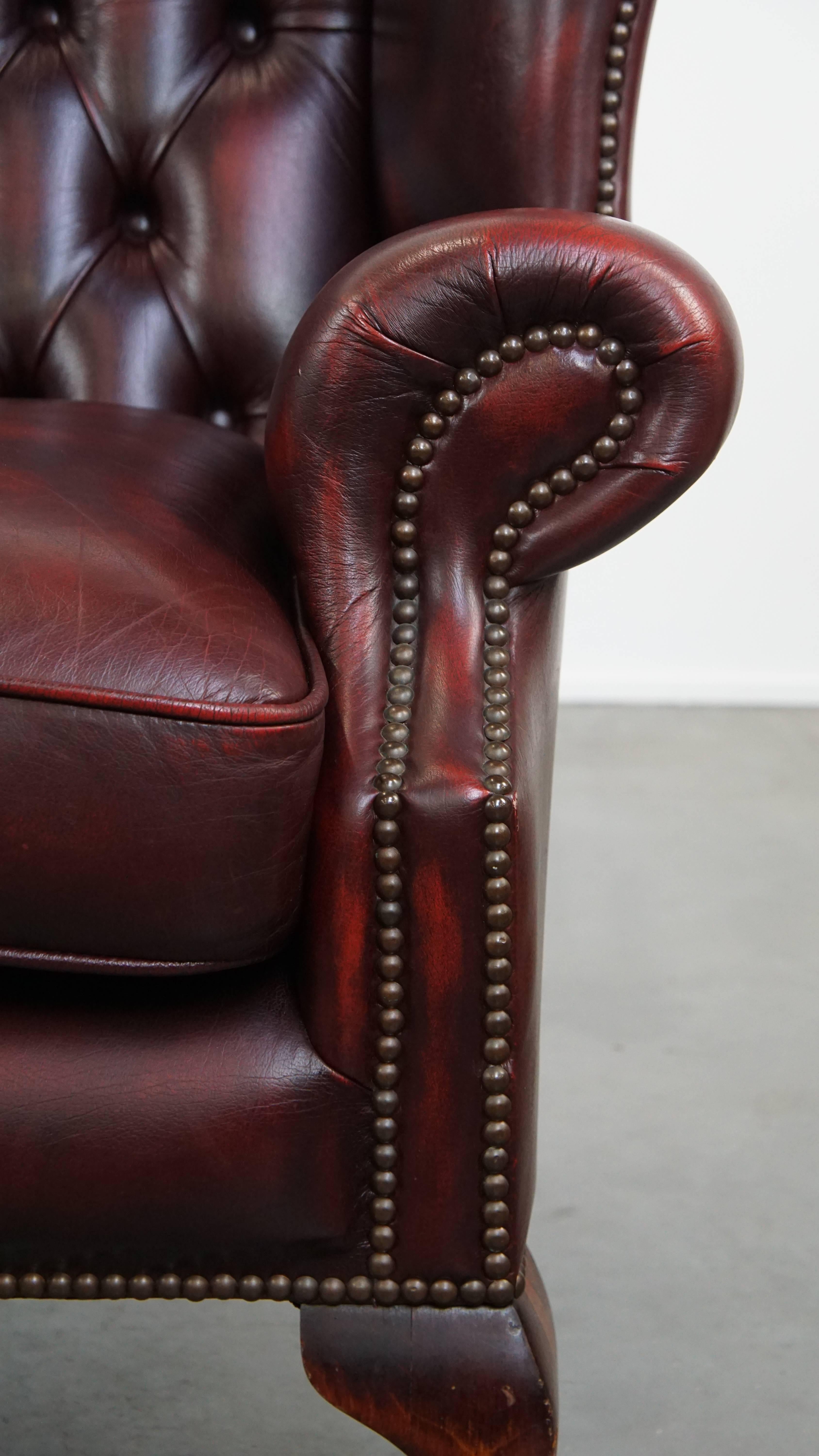 Englischer Chesterfield Ohrensessel aus rotem Rindsleder im Angebot 4