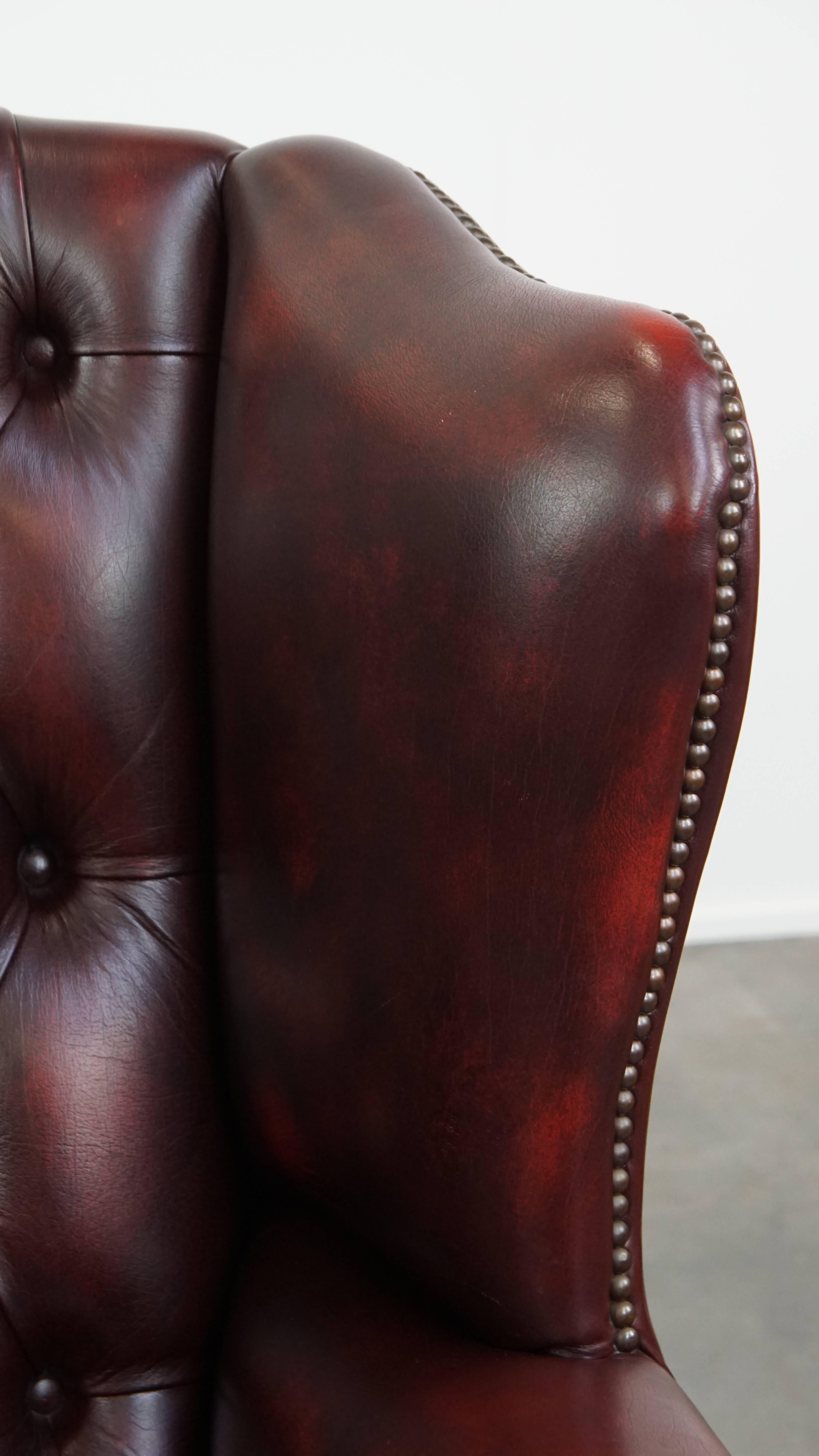 Englischer Chesterfield Ohrensessel aus rotem Rindsleder im Angebot 6