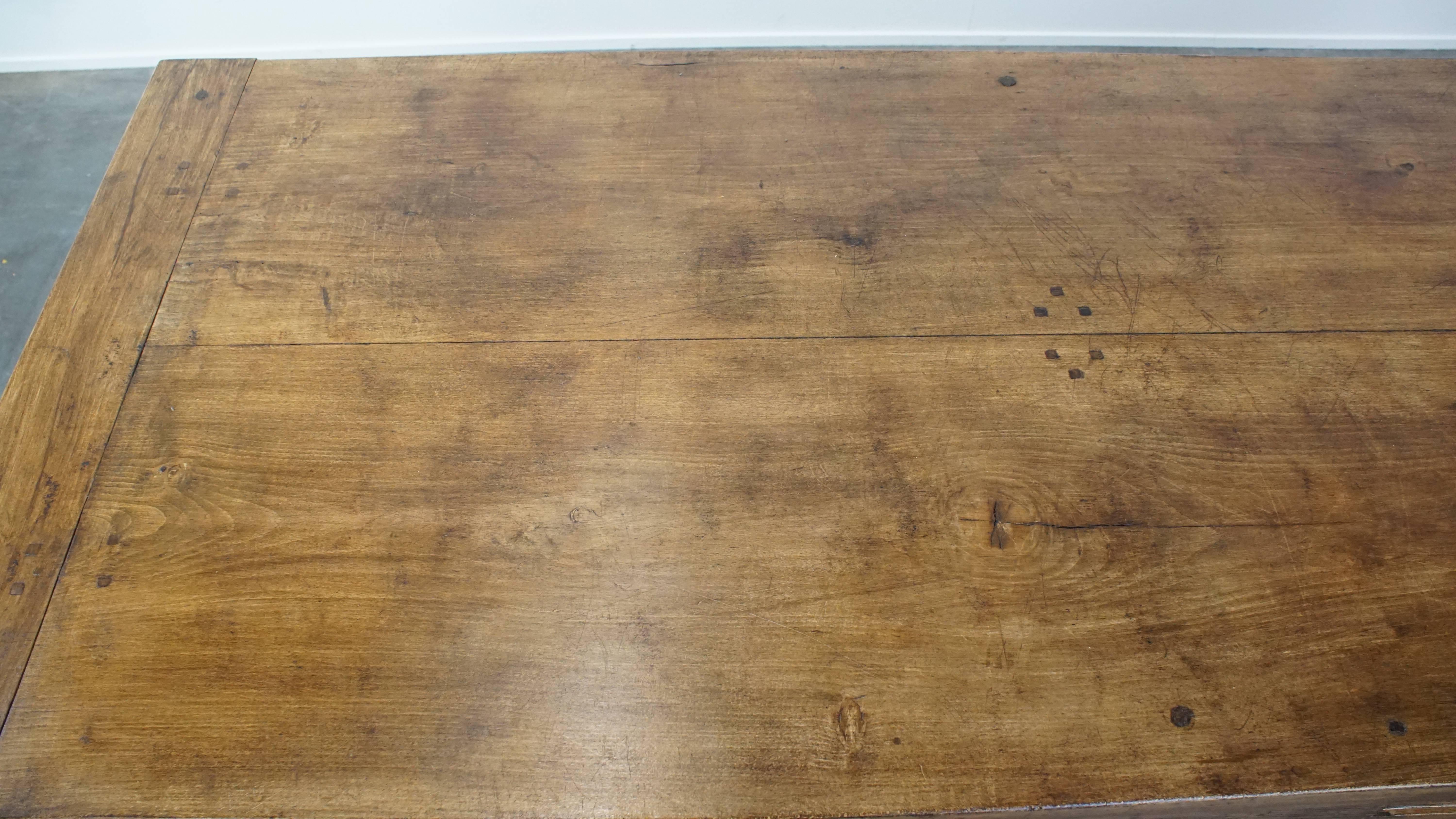Antique French Oak Esstisch mit 3 Schubladen (Holz) im Angebot