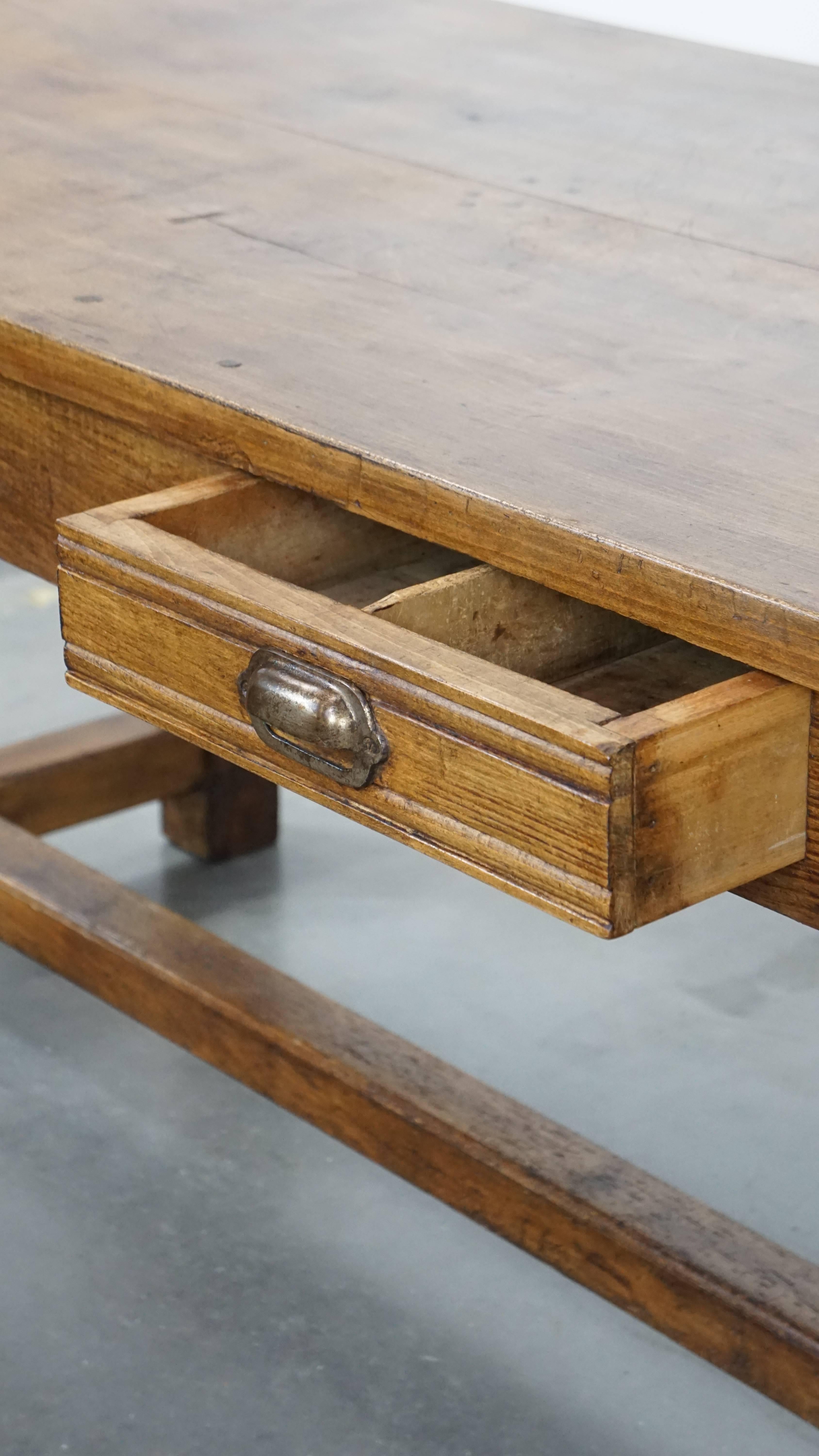 Antique French Oak Esstisch mit 3 Schubladen im Angebot 4