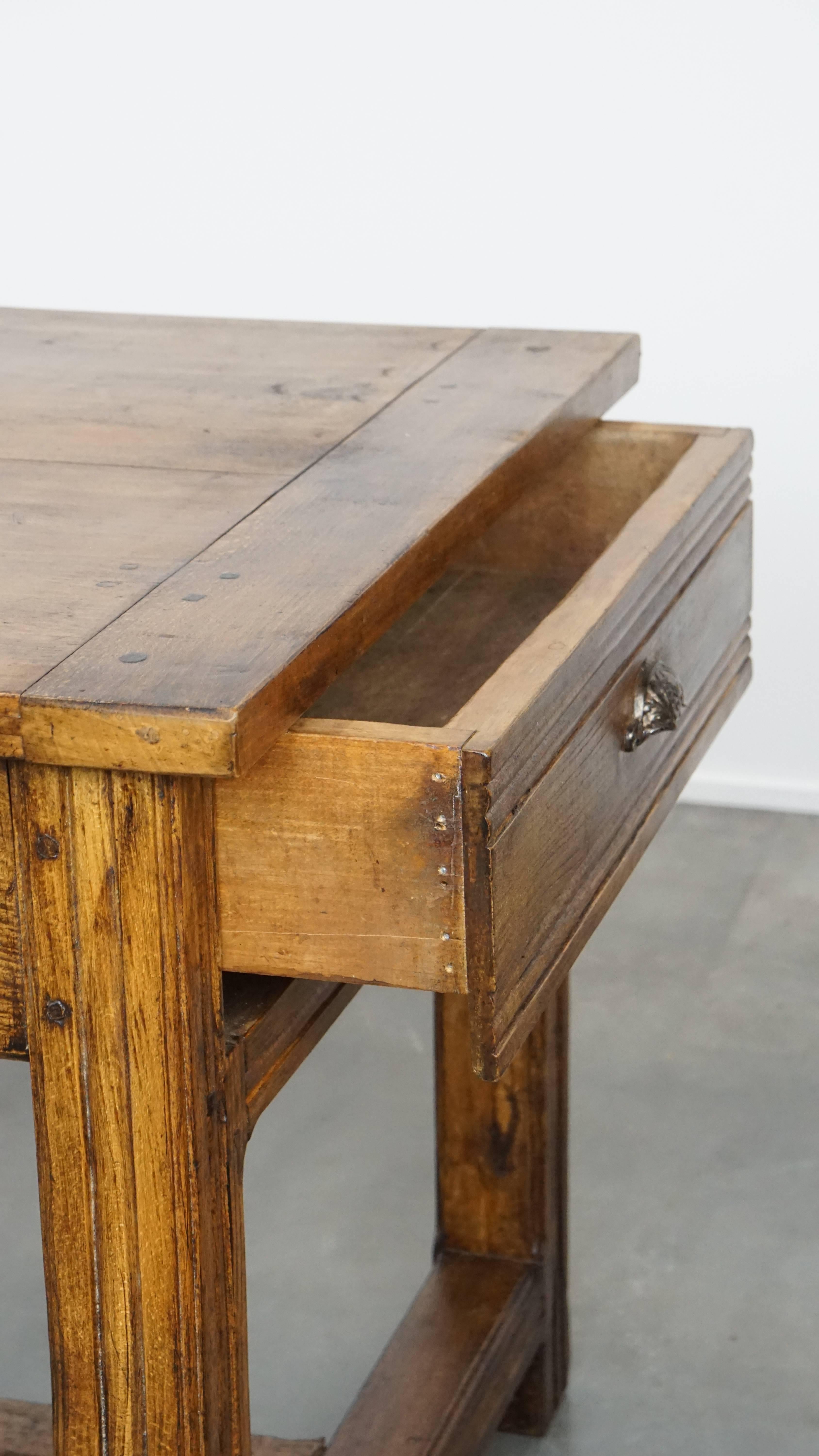 Antique French Oak Esstisch mit 3 Schubladen im Angebot 9