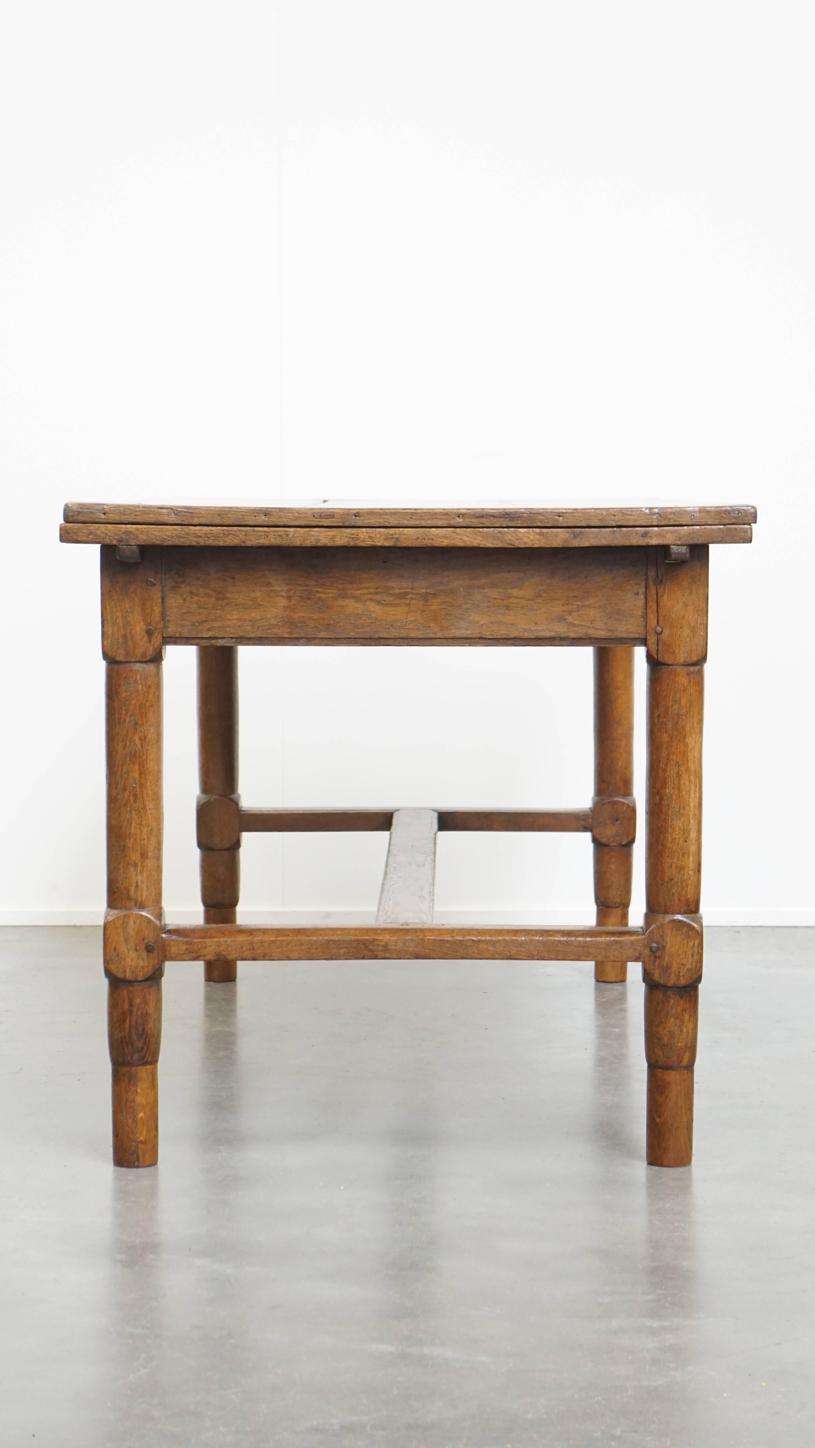 Table de salle à manger ancienne de la fin du XVIIIe siècle en vente 2