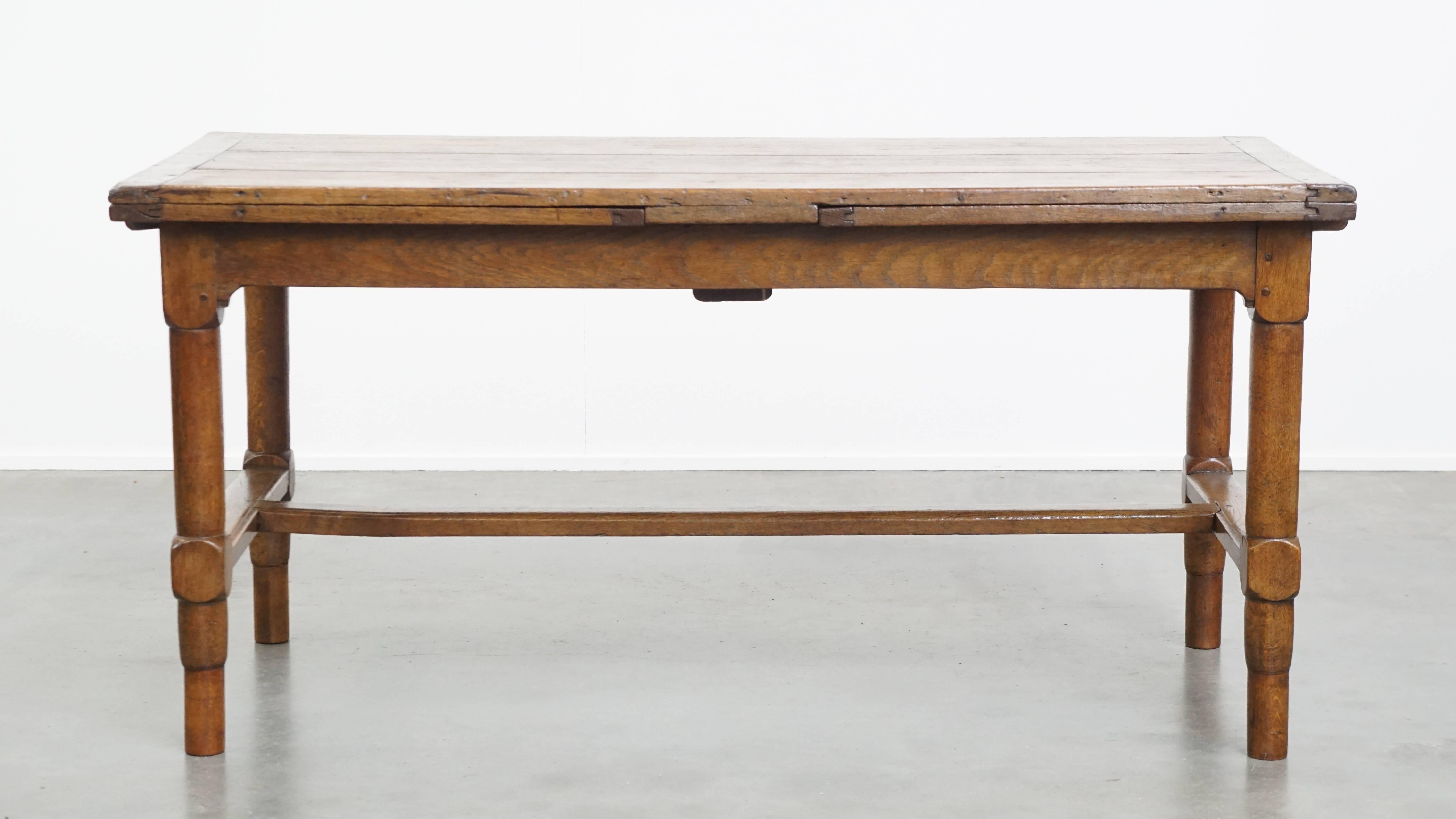 Table de salle à manger ancienne de la fin du XVIIIe siècle en vente 3