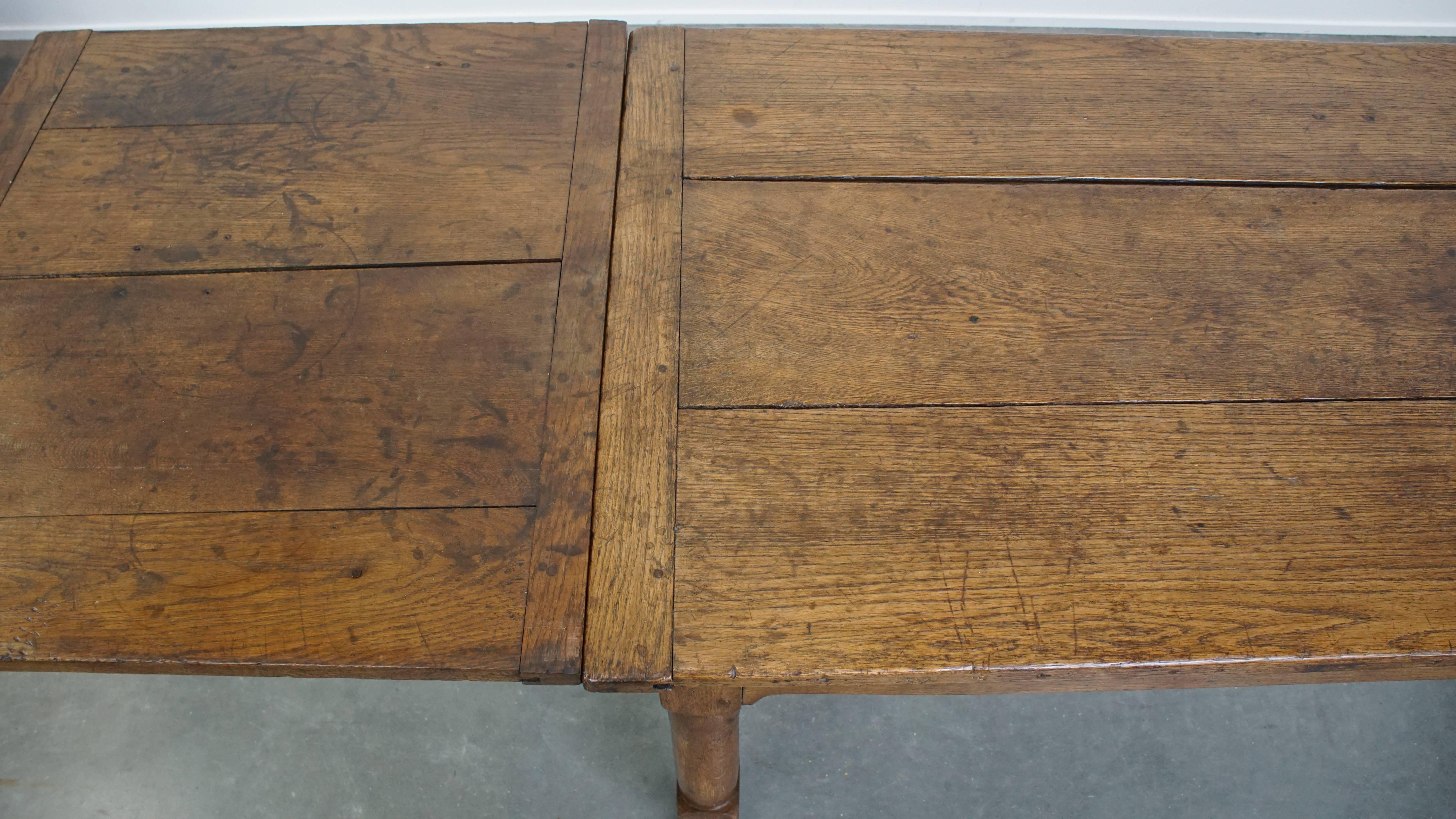 Fait main Table de salle à manger ancienne de la fin du XVIIIe siècle en vente
