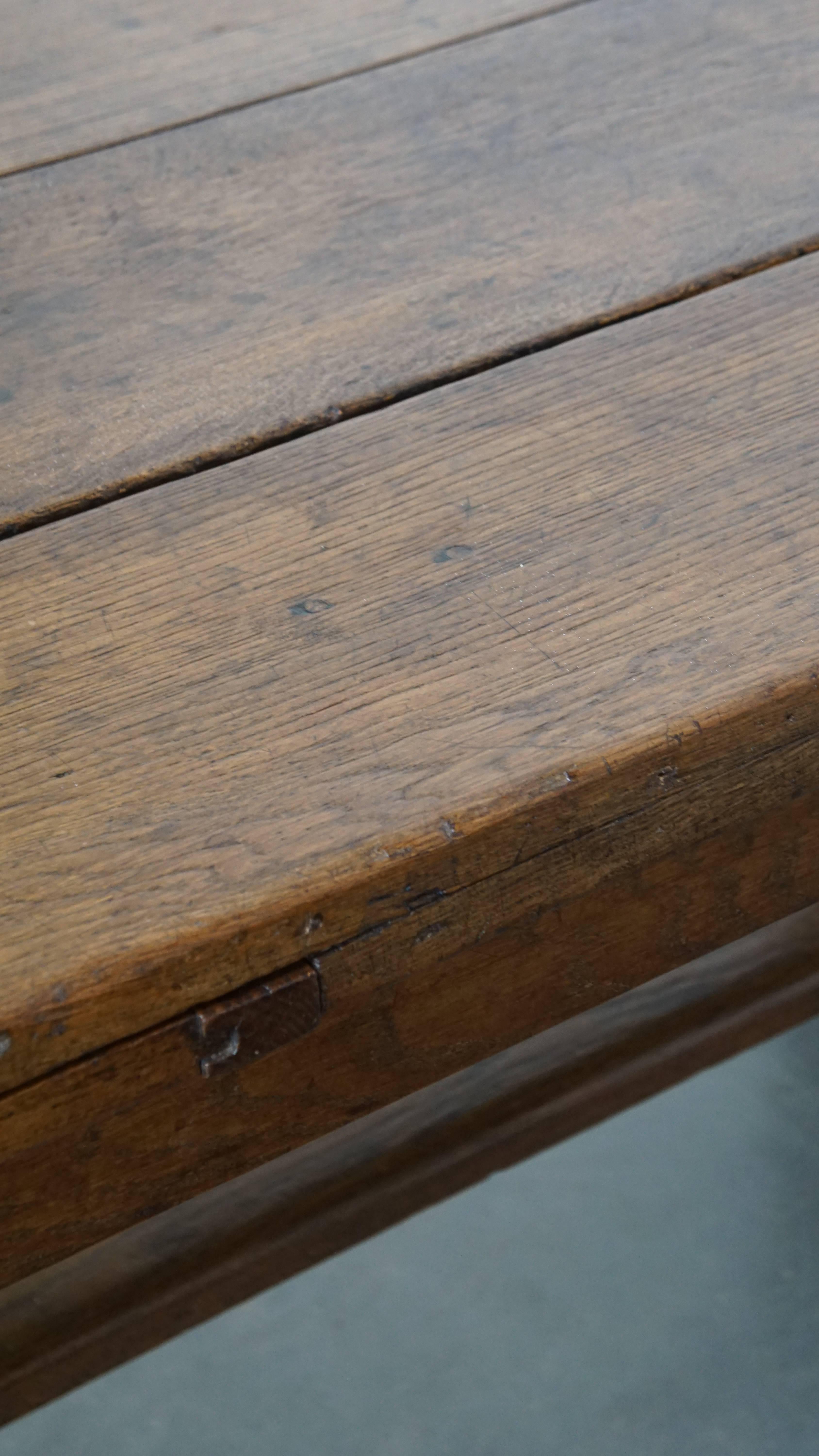 Table de salle à manger ancienne de la fin du XVIIIe siècle en vente 11