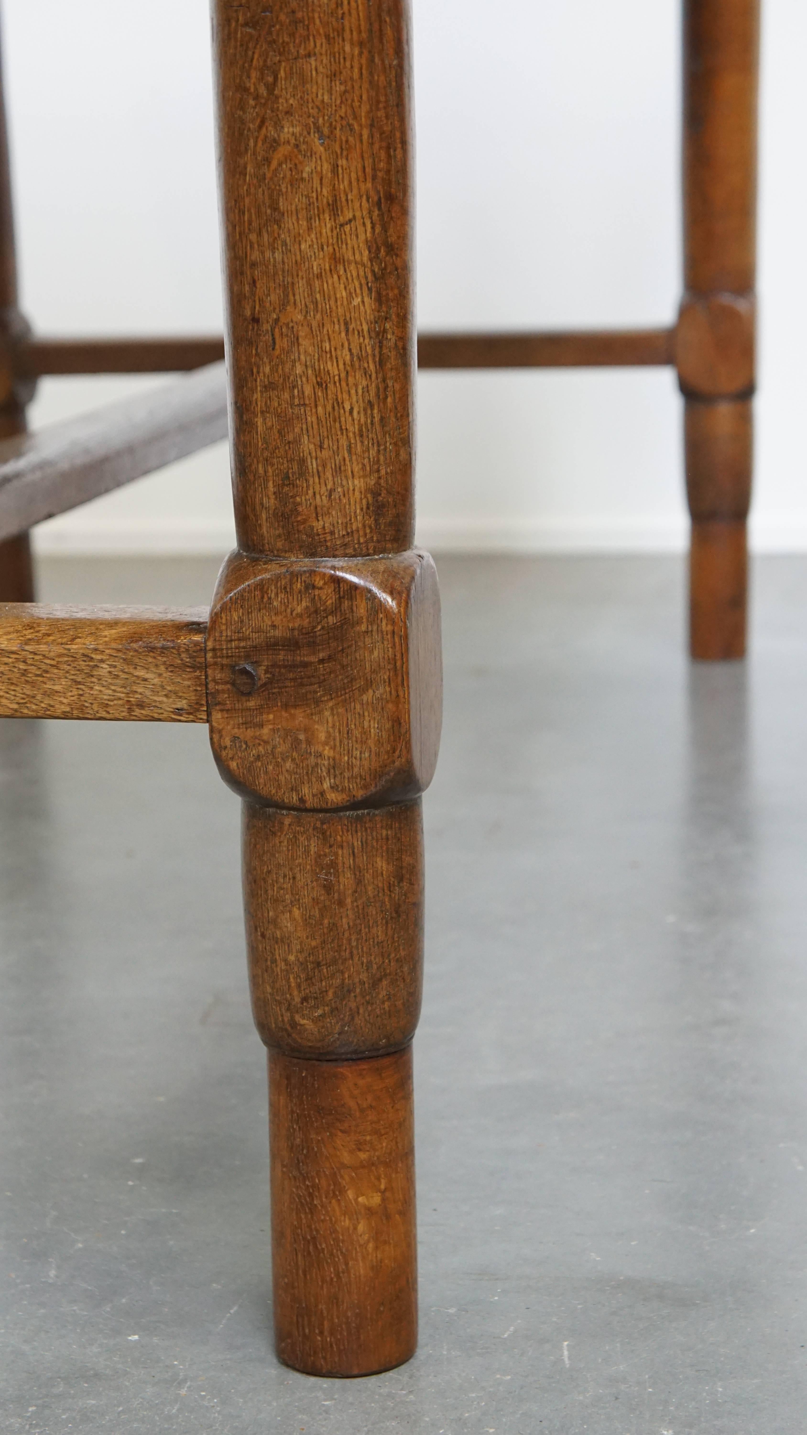 Table de salle à manger ancienne de la fin du XVIIIe siècle en vente 10