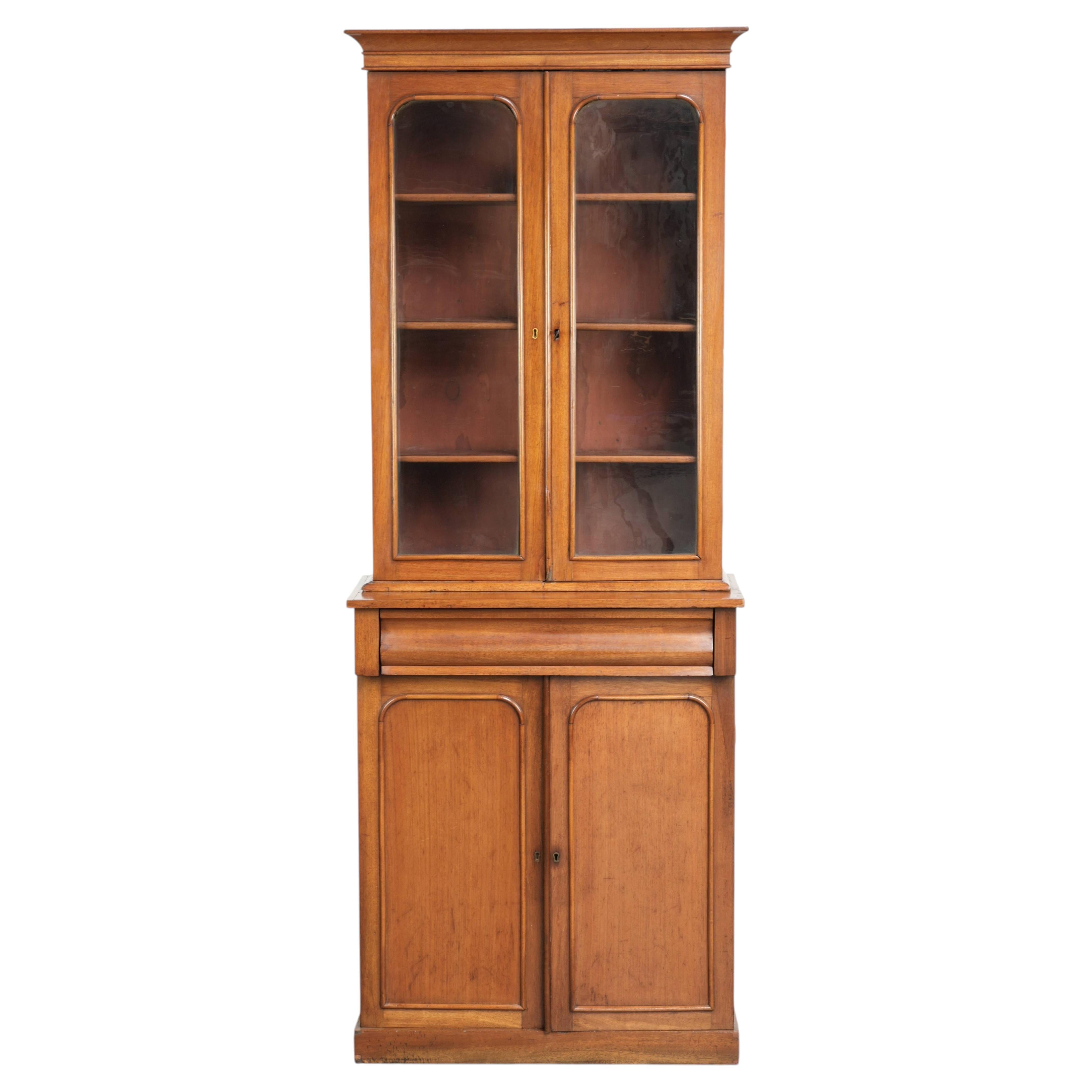 Antique English bookcase / display cabinet from the 19th century For Sale
