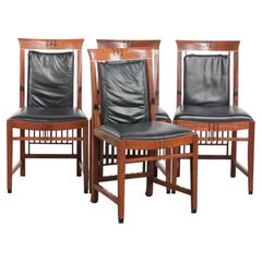 Elegante set di quattro sedie da pranzo in stile Art Déco, in pelle di vacchetta nera e legno