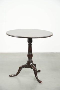 Practical round antique English tilt top table from the 18th century