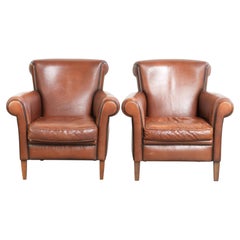 Set of 2 comfortable sheepskin armchairs with a timeless look