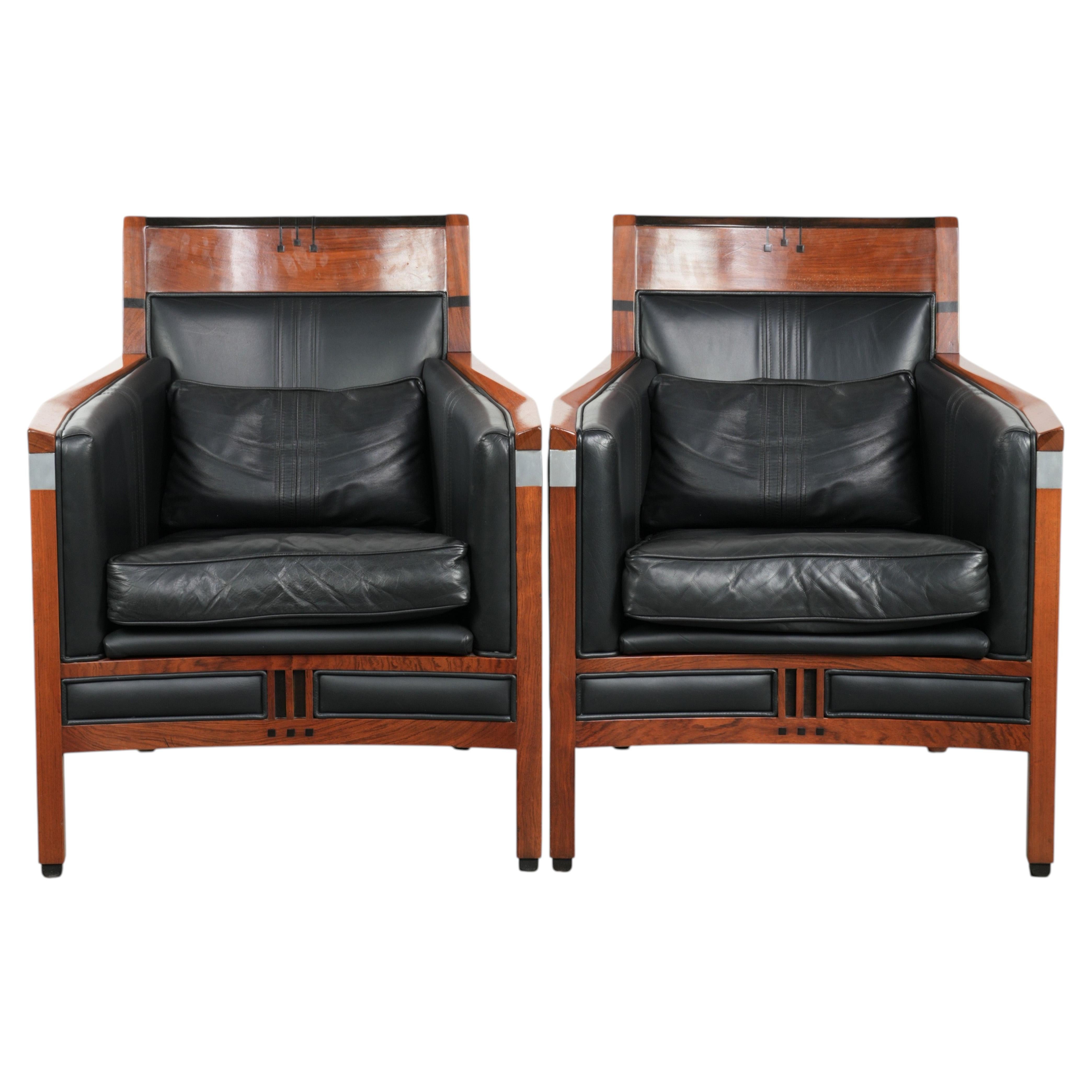 Set of 2 black leather Art Deco design armchairs in good condition For Sale