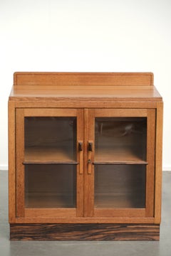 Subtle Dutch oak Amsterdam School cabinet/Art Deco cabinet with glass doors