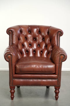 Poltrona Chesterfield in pelle di vacchetta color cognac, in stile inglese