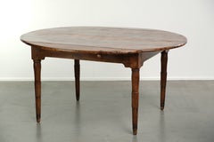 Oval/round antique French farmhouse table from the 19th century