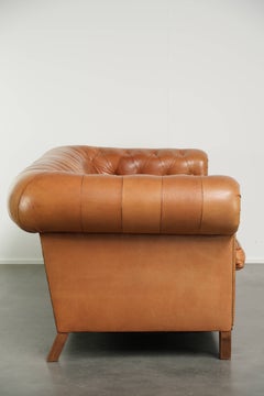 2,5-Sitzer-Chesterfield-Sofa aus Schafsleder in einem hellen Cognac-Farbton