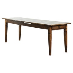 Antique oak table from the 19th century with a walnut top for 6 to 8 people