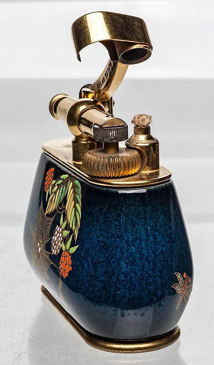 Dunhill Ceramic Carlton Ware Table Lighter In Excellent Condition In New York, NY