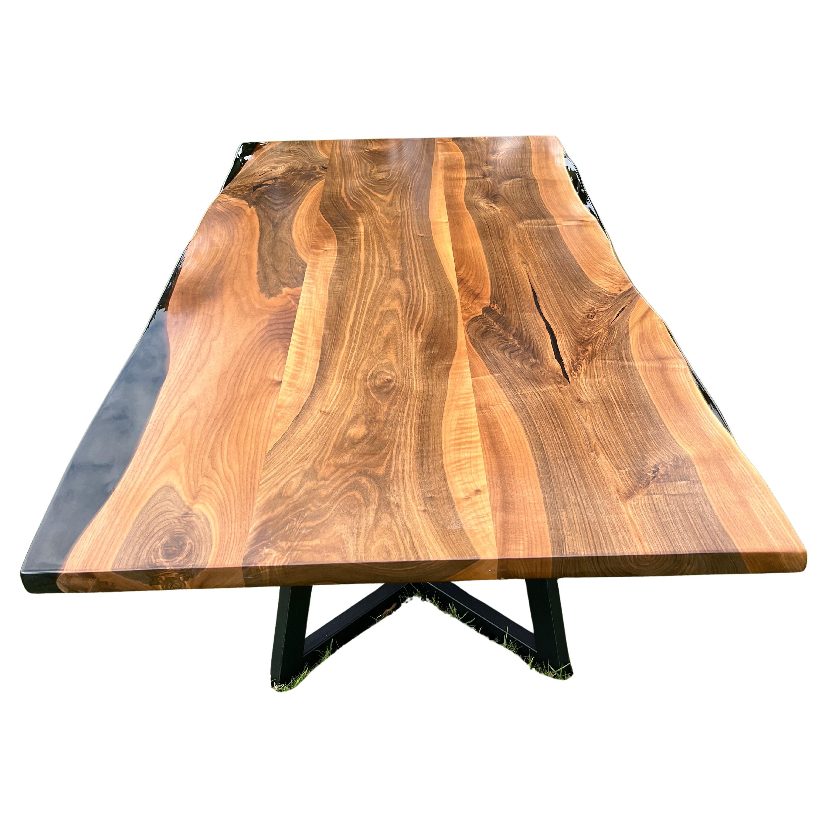 Table de salle à manger en bois de noyer ancien et naturel