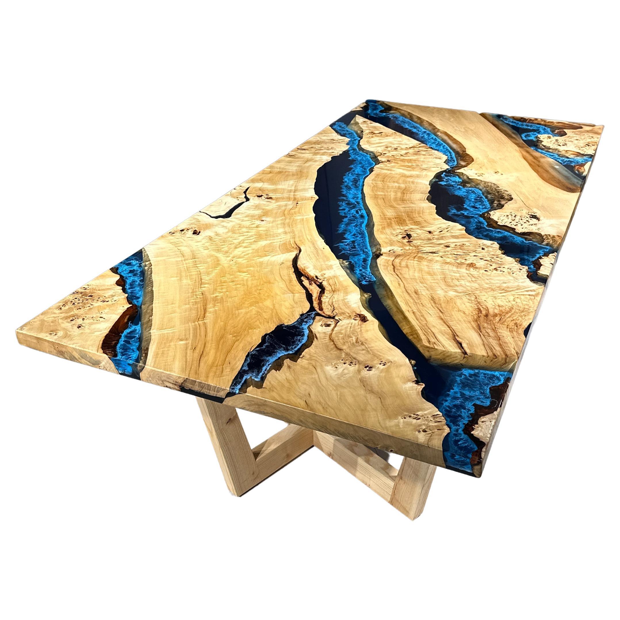 Mappa Burl Bleu profond Résine époxy River Table de salle à manger en bois sur mesure