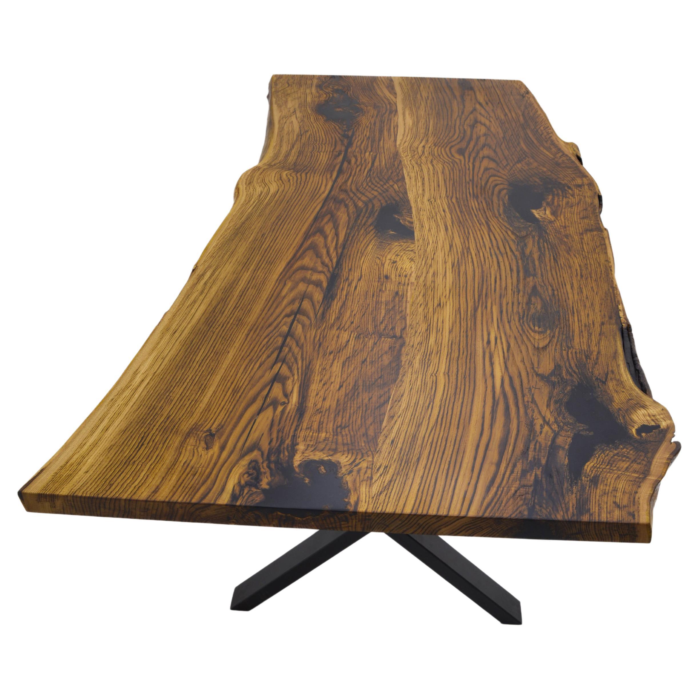Mesa de cocina de madera maciza de castaño con canto vivo a medida