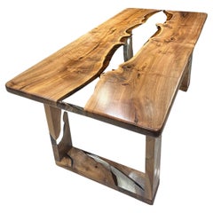 Tavolo in legno di noce con gambe in Wood Wood e resina epossidica trasparente - Tavolo River in resina