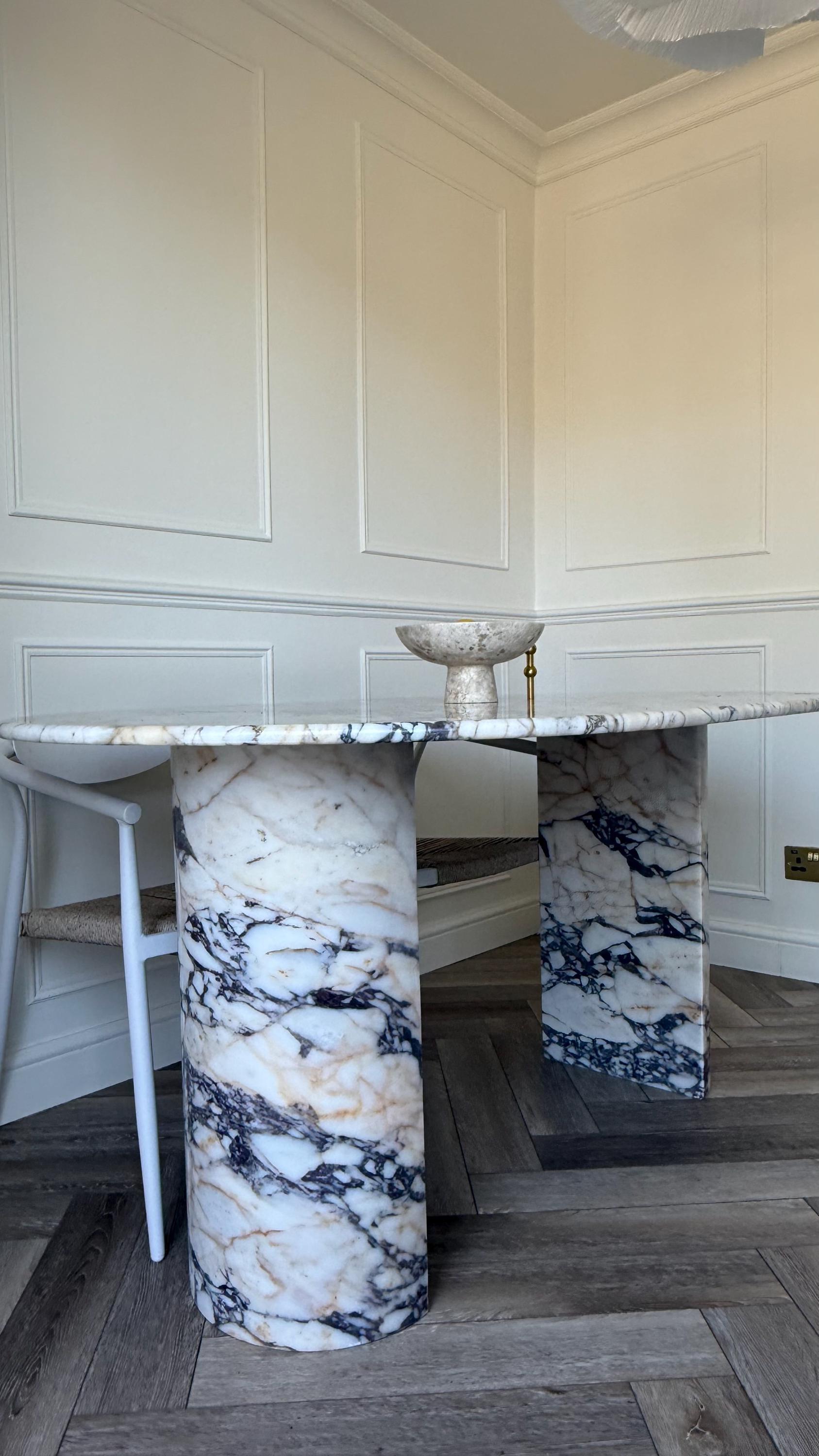 Table de salle à manger moderne ovale en marbre Calacatta Viola, faite à la main Neuf - En vente à İnegöl, TR